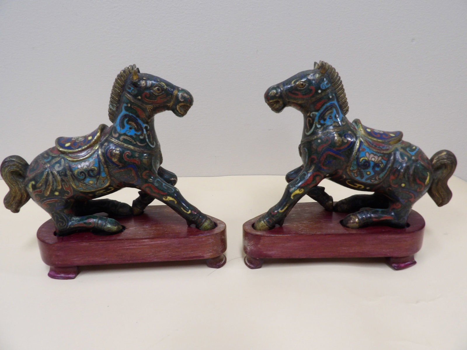lot of 2 antique Chinese cloisonne horse statues on wooden bases: Horse figurine is 5.5 inches length. We will inhouse ship items to you very affordable and efficient. Select self-arrange shipping.