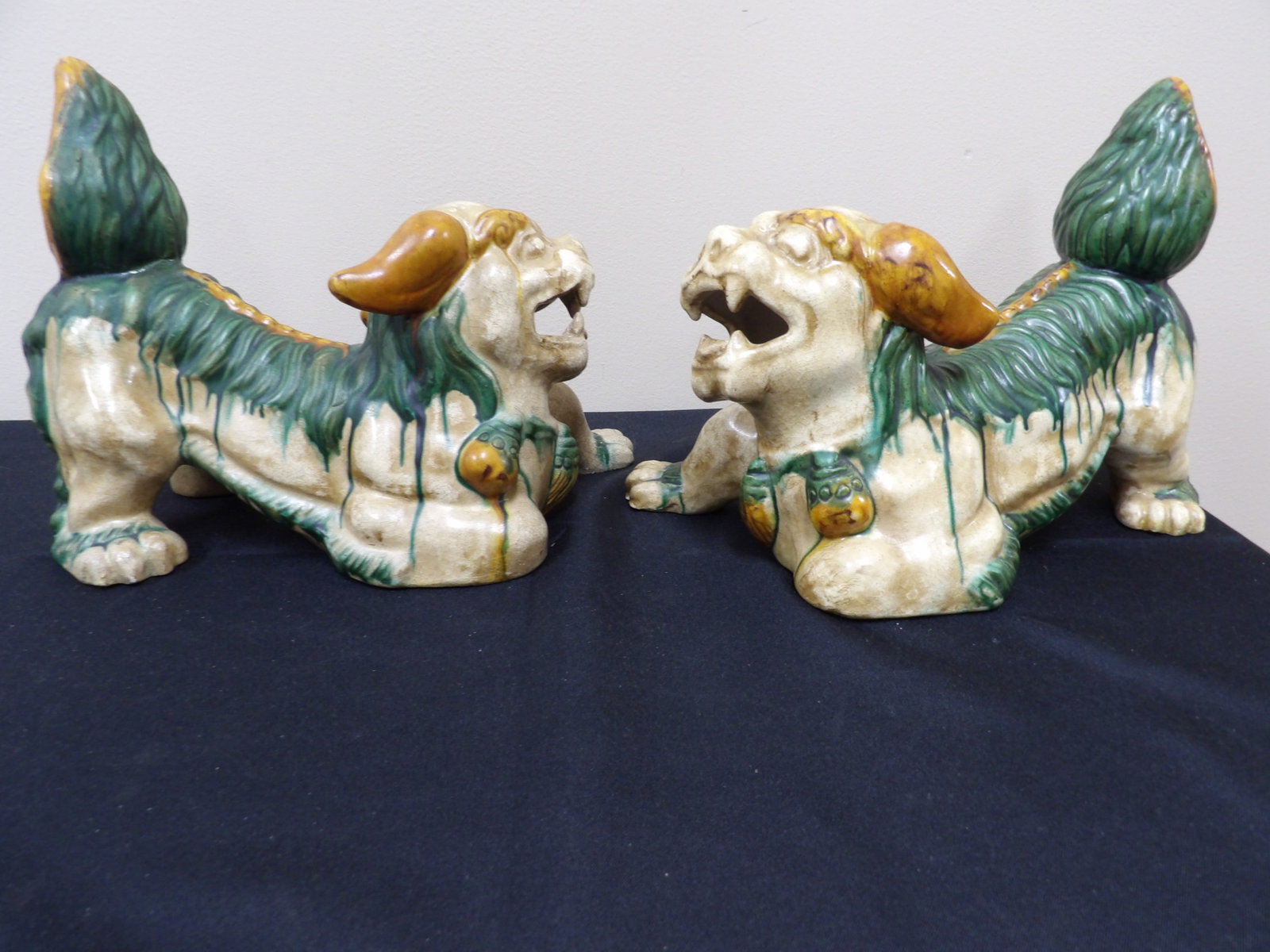 lot of 2 Chinese porcelain foo dog statues: 11 inches length. We will inhouse ship items to you very affordable and efficient. Select self-arrange shipping.