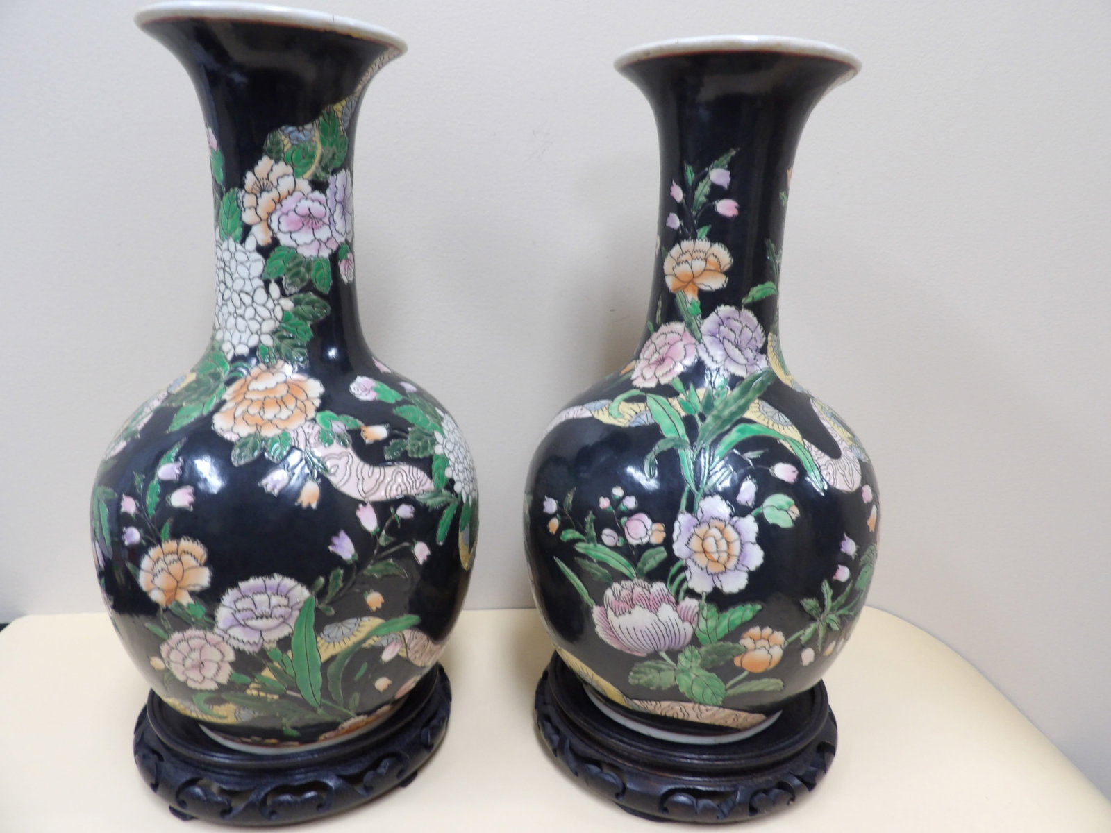 lot of 2 Chinese floral porcelain vase with Qing dynasty Qianlong mark and wooden base: 14.5 inches height not including wooden base. We will inhouse ship items to you very affordable and efficient. Select self-arrange shipping.