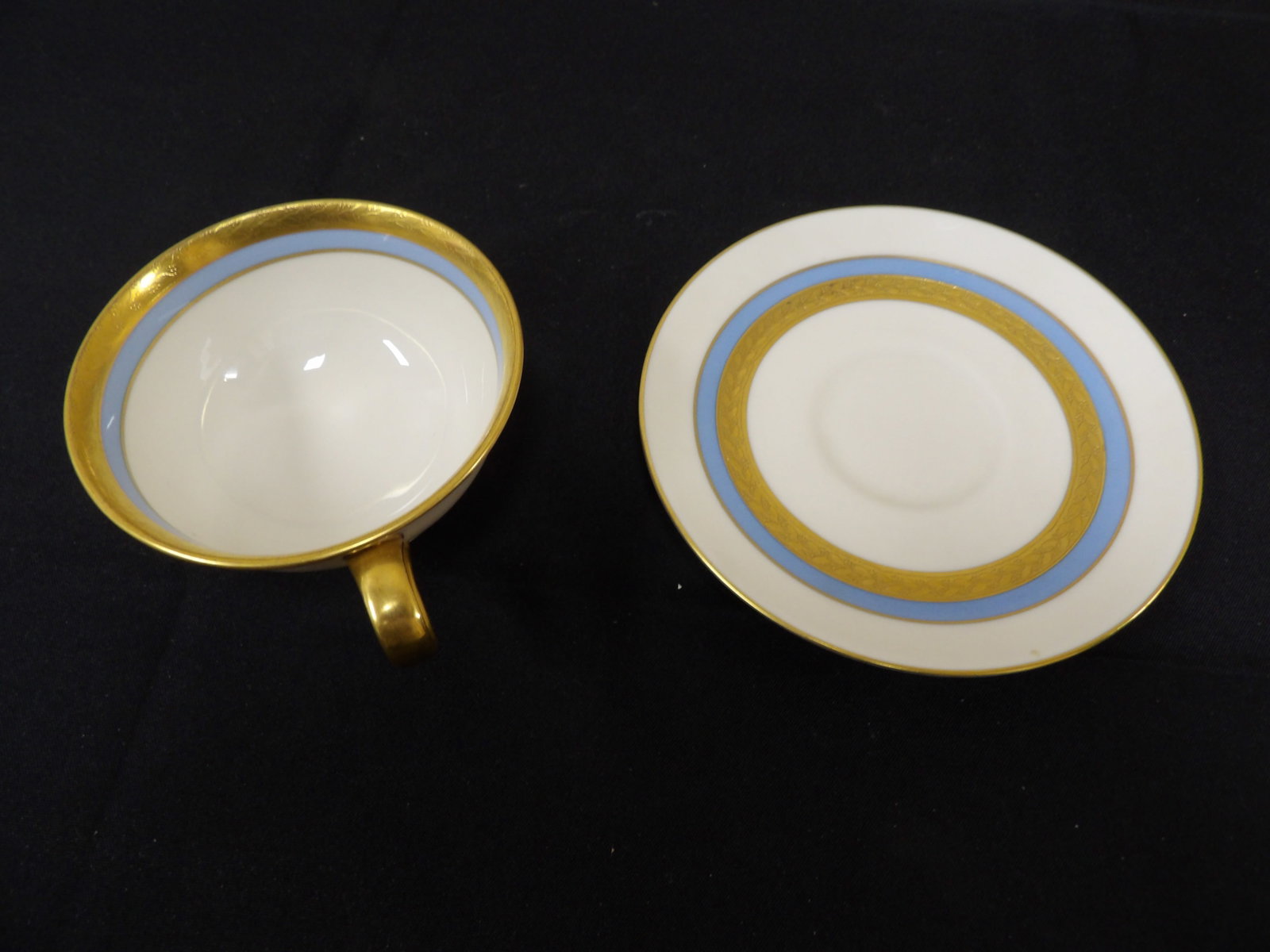 Haviland Crillon Blue bone China cup and saucer set: Saucer is 5.8 inches diameter. We will inhouse ship items to you very affordable and efficient. Select self-arrange shipping.