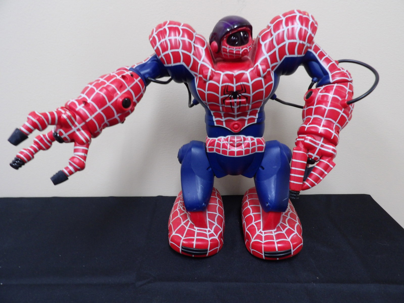 2007 Marvel Spider man large Spidersapien WowWee robot: 14 inches height. Missing remote. Sold as is. We will inhouse ship items to you very affordable and efficient. Select self-arrange shipping.