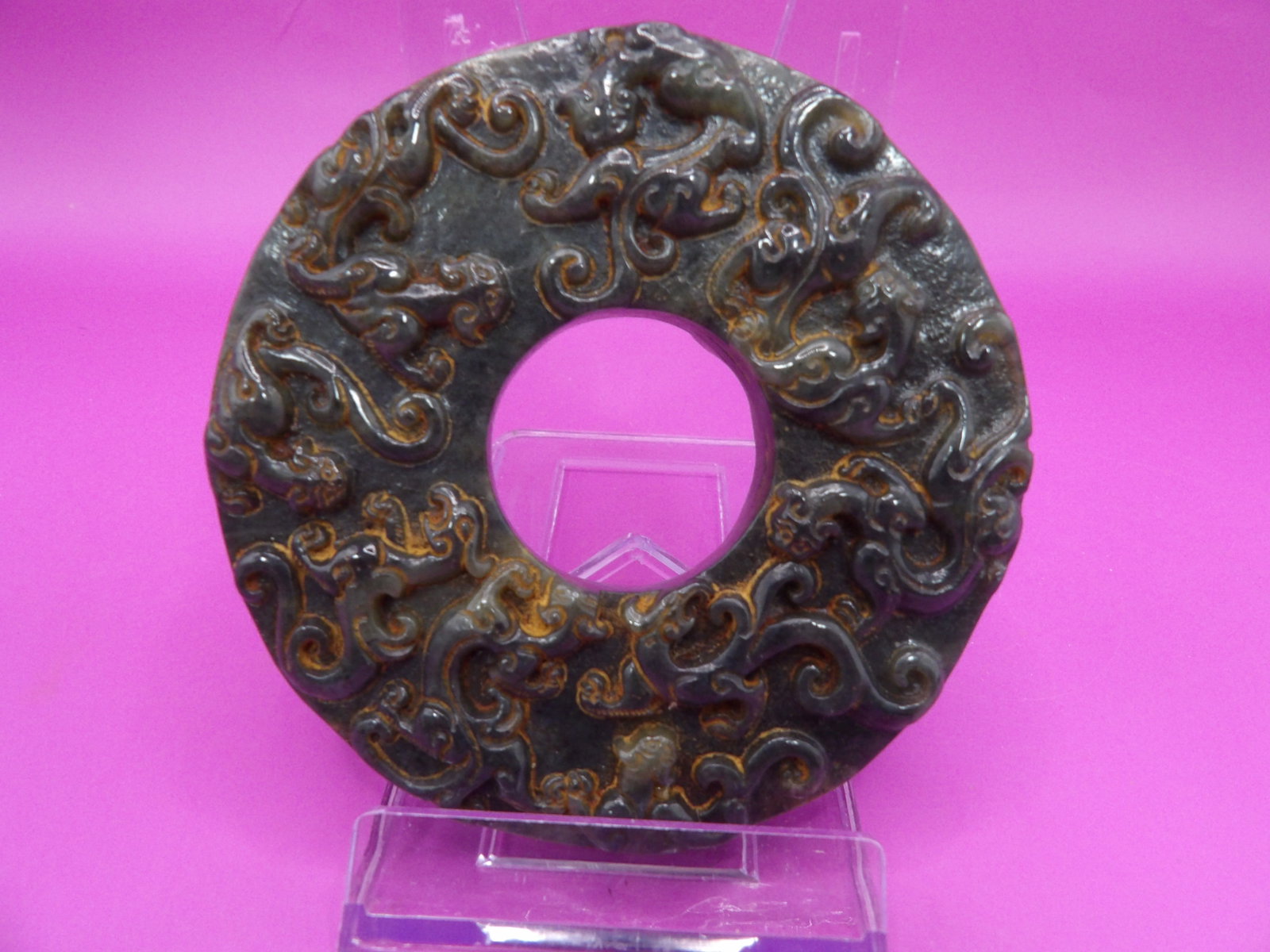 Chinese nephrite jade carved Chilong Bi: 3.5 inches diameter. 218 grams. We will inhouse ship items to you very affordable and efficient. Select self-arrange shipping.