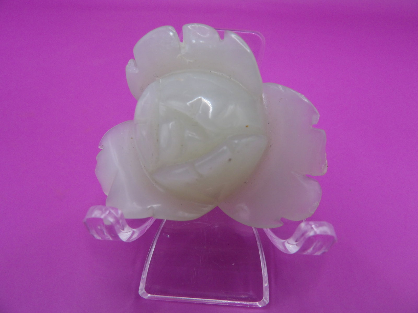 Chinese jade flower carving: 2 inches length. 42 grams. We will inhouse ship items to you very affordable and efficient. Select self-arrange shipping.