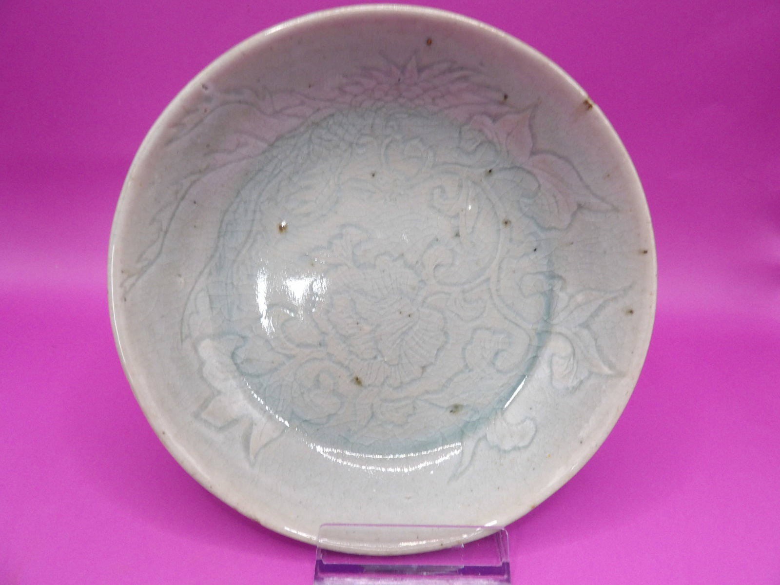 Chinese Song dynasty porcelain bowl with incised floral pattern: 6.5 inches bowl opening. We will inhouse ship items to you very affordable and efficient. Select self-arrange shipping.