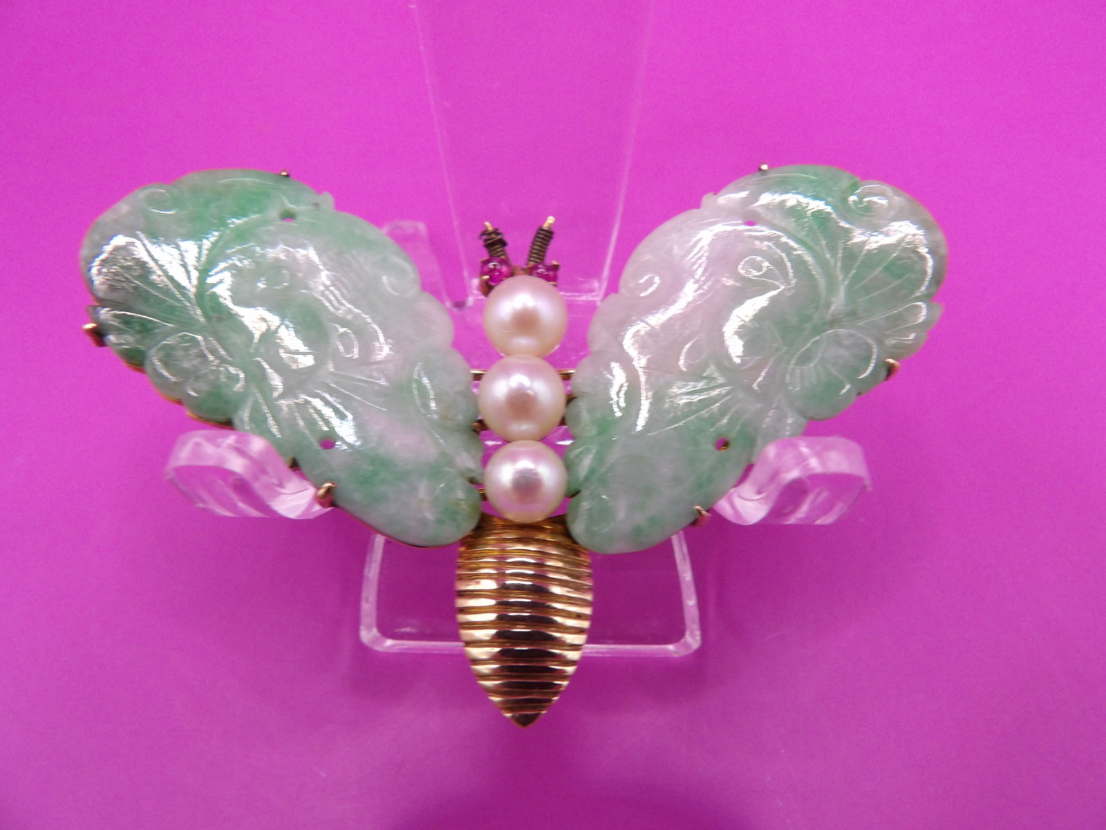 Stamped 14k antique Chinese jadeite jade and pearl gold brooch: 2.5 inches length. 13.5 grams. We will inhouse ship items to you very affordable and efficient. Select self-arrange shipping.