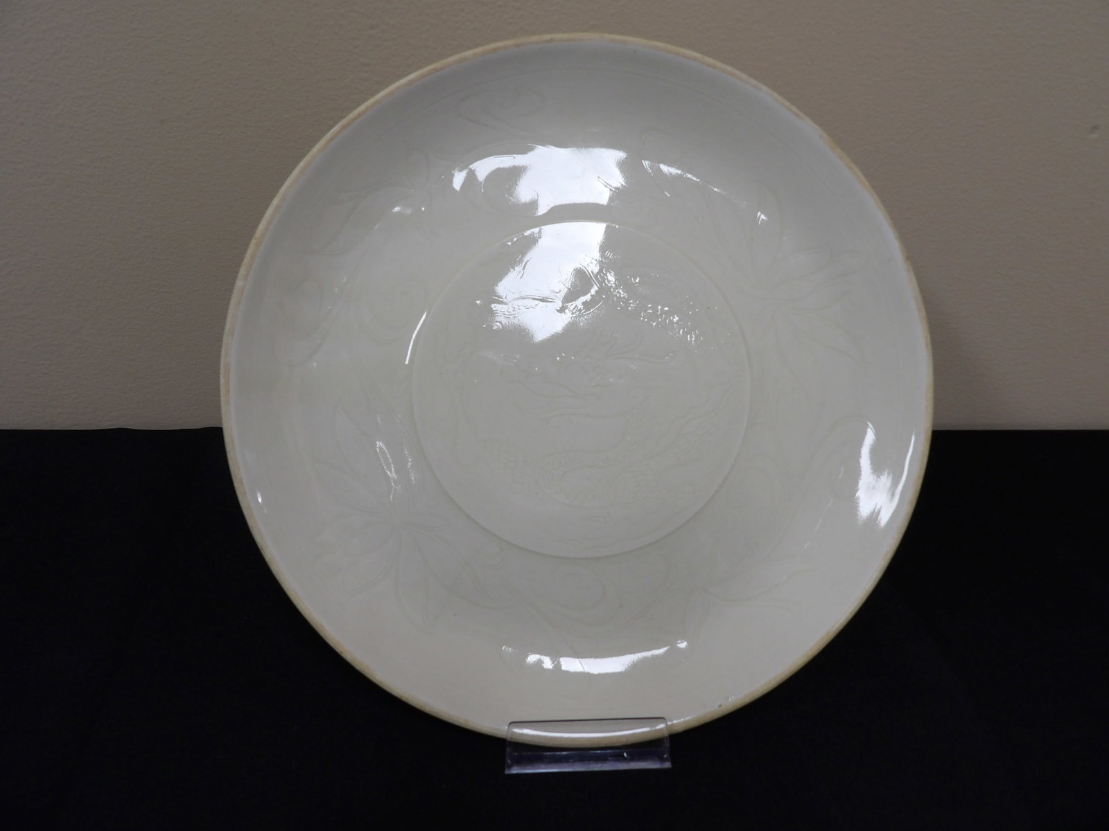 Chinese qingbai glazed dragon plate with imperial kitchen mark: 10 inches diameter. We will inhouse ship items to you very affordable and efficient. Select self-arrange shipping.