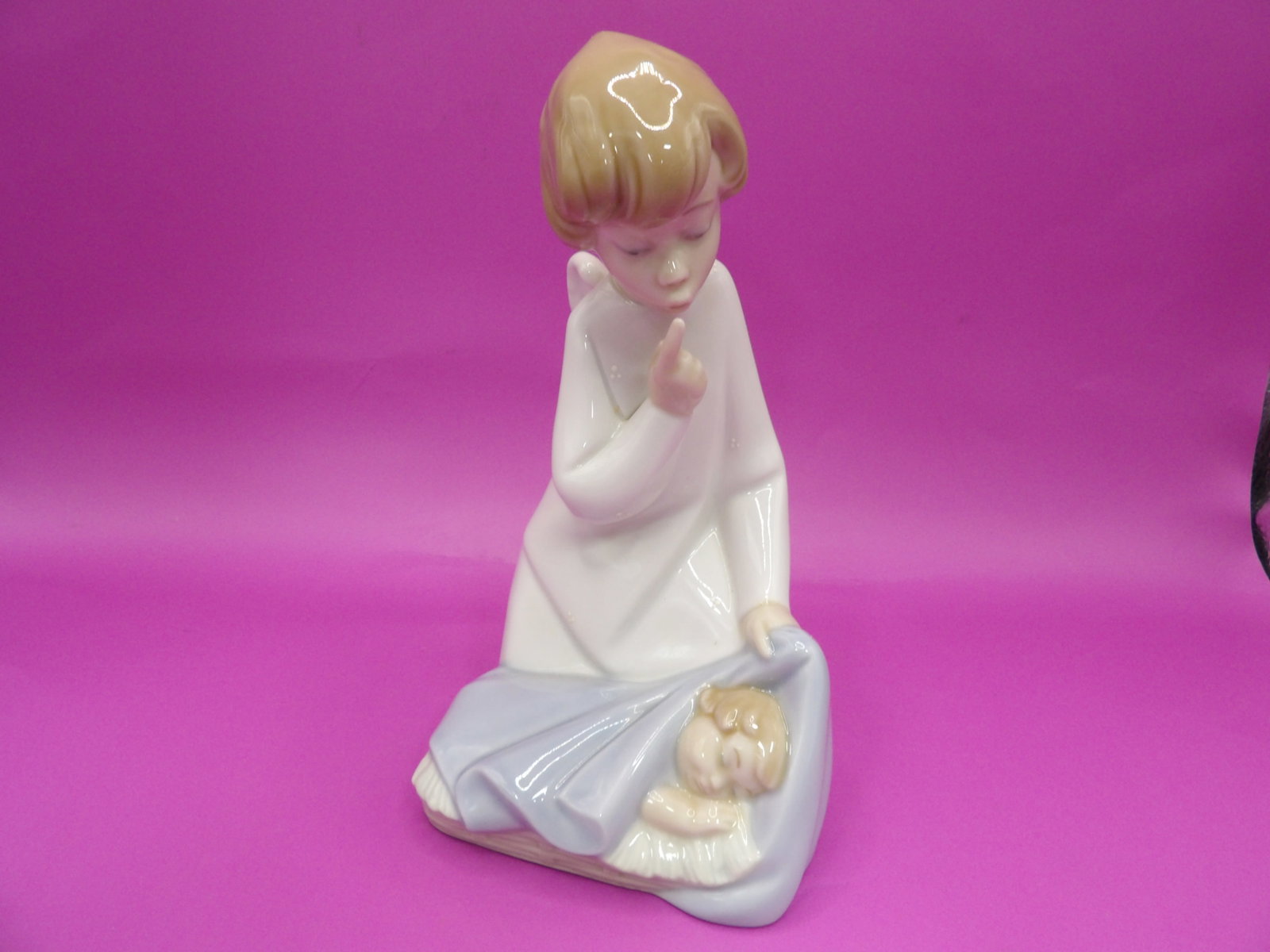 Lladro porcelain figurine #4635 My Guardian Angel: 6.8 inches height. No box. We will inhouse ship items to you very affordable and efficient. Select self-arrange shipping.