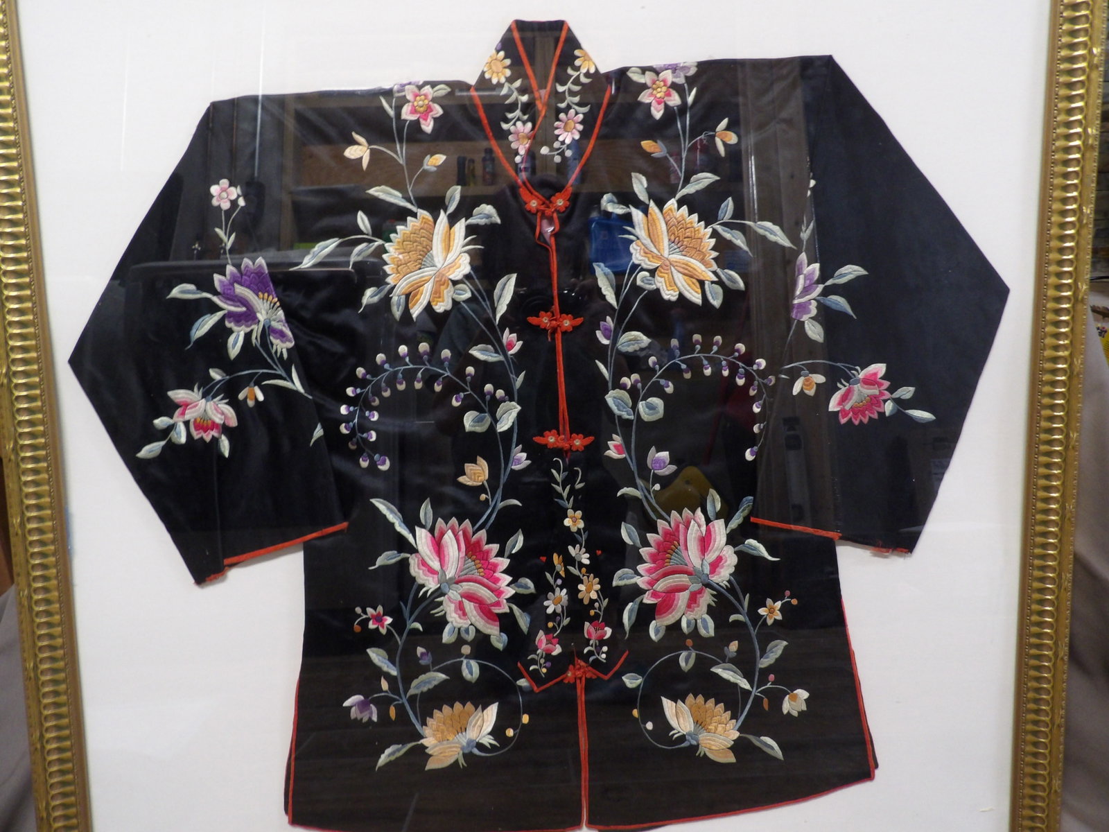 Chinese framed floral pattern embroidery black color gown: Frame size is 35 x 33.6 x 1 inches. We will inhouse ship items to you very affordable and efficient. Select self-arrange shipping.