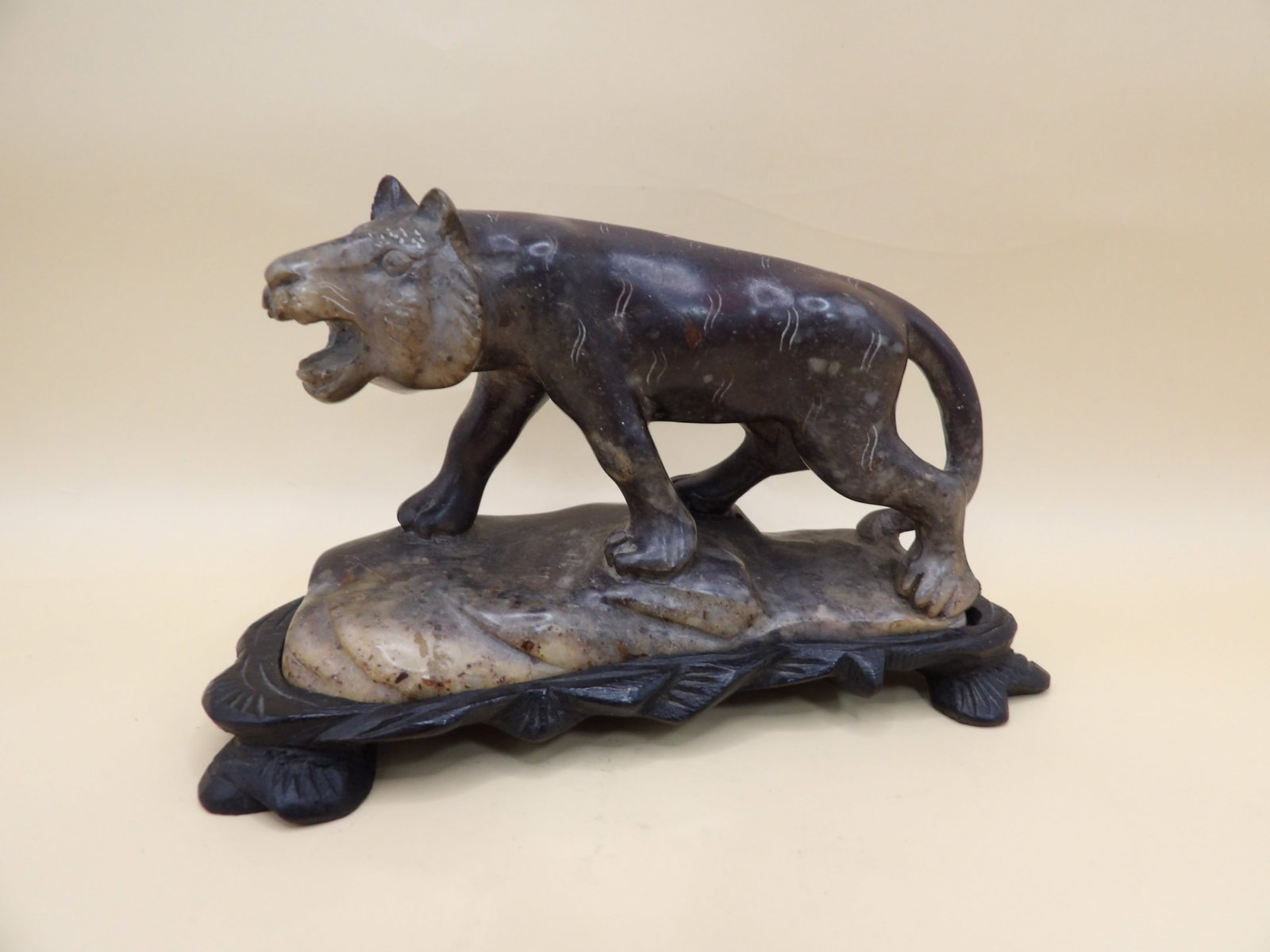 Chinese jade carved tiger figurine on wooden base: 4 inches length. We will inhouse ship items to you very affordable and efficient. Select self-arrange shipping.