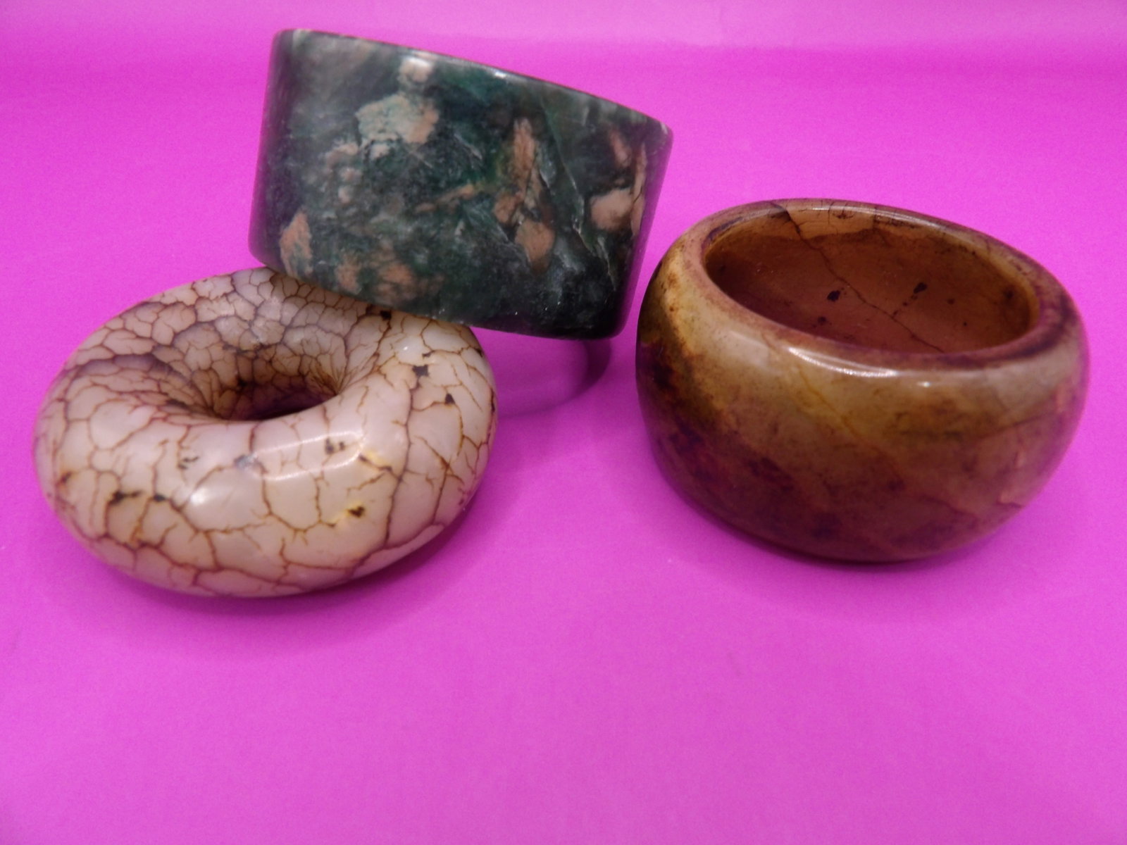 Estate lot of 3 Chinese jade carved donut circles: The bigger one is 2 inches diameter. Total weight is 233 grams. We will inhouse ship items to you very affordable and efficient. Select self-arrange shipping.