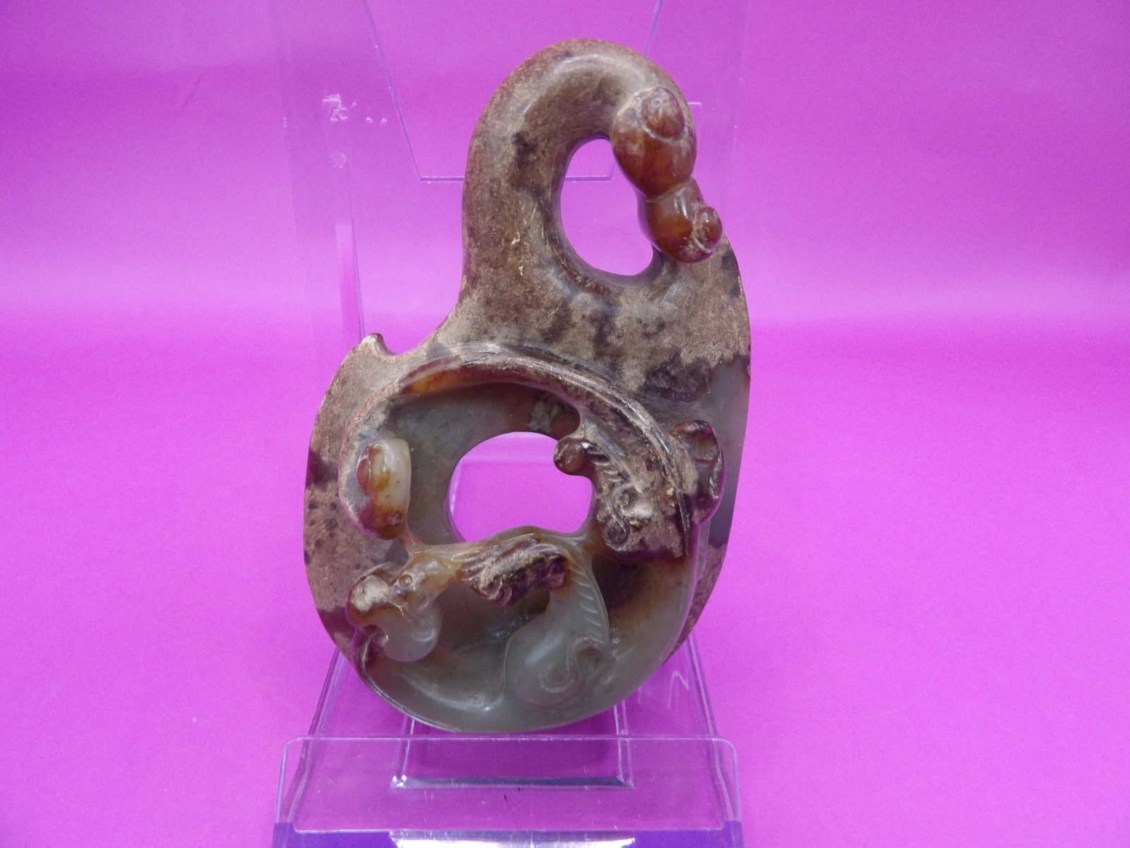 Chinese jade double Chilong carving: 3.8 inches height. 119 grams. We will inhouse ship items to you very affordable and efficient. Select self-arrange shipping.