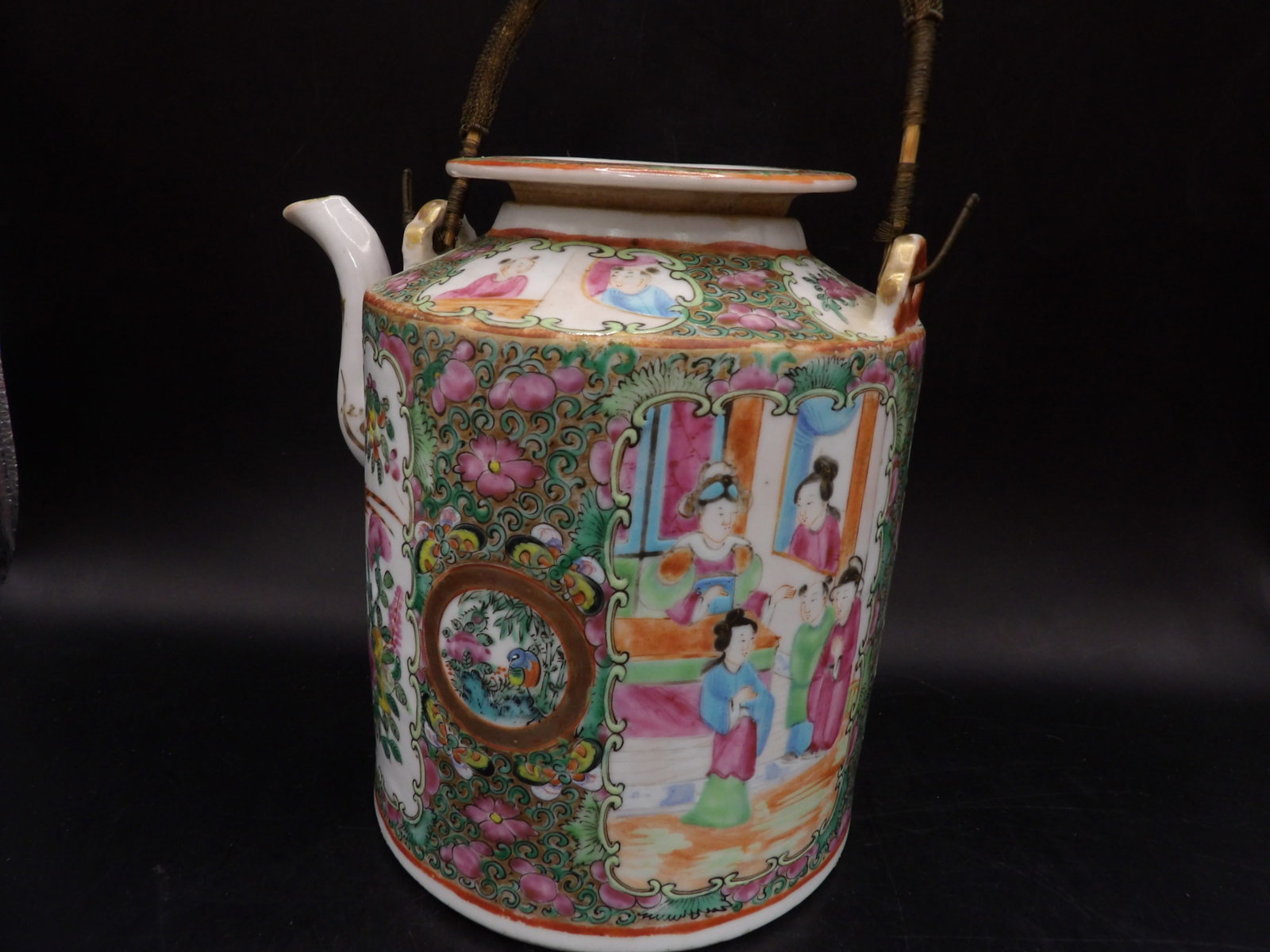 Chinese Qing dynasty hand painted famille rose large porcelain teapot with lid and handle: 6.6 inches height not including handle. We will inhouse ship items to you very affordable and efficient. Select self-arrange shipping.