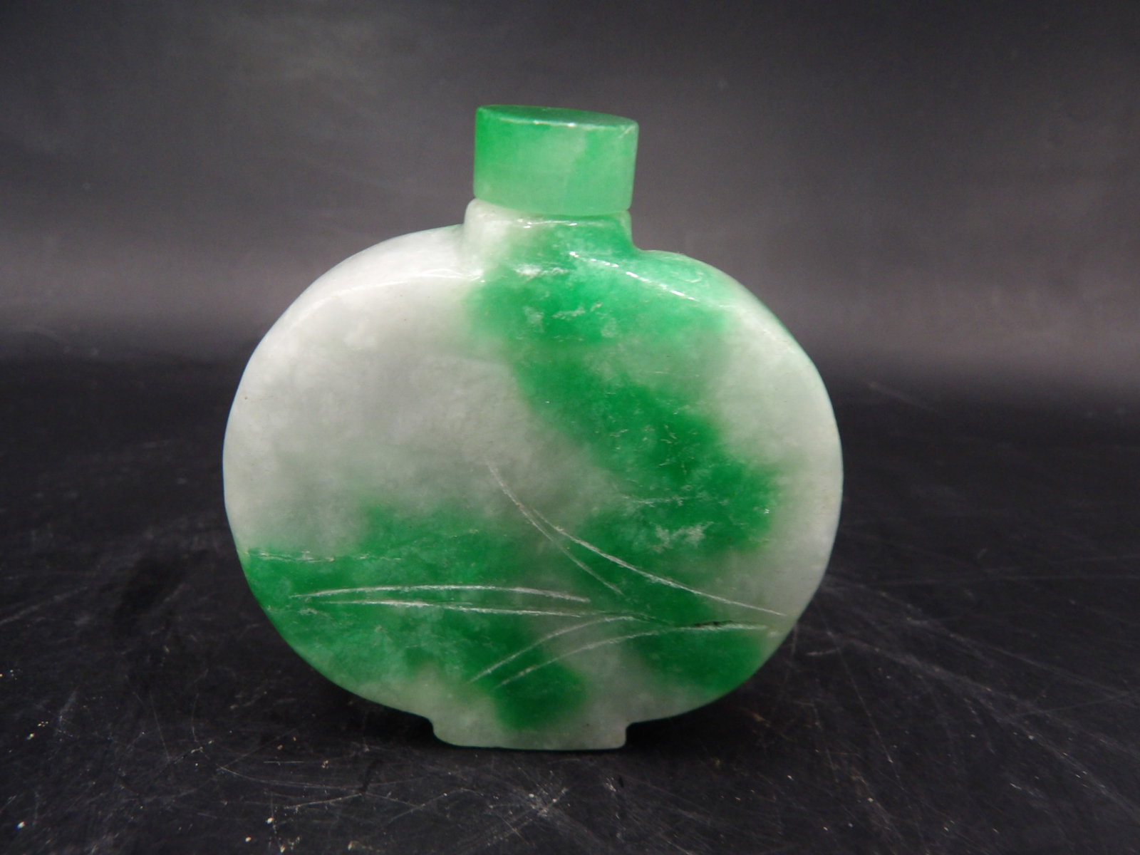 Chinese jadeite jade carving in the shape of a bottle: Carved grass on the front and back. 2.3 inches height. 101 grams. We will inhouse ship items to you very affordable and efficient. Select self-arrange shipping.