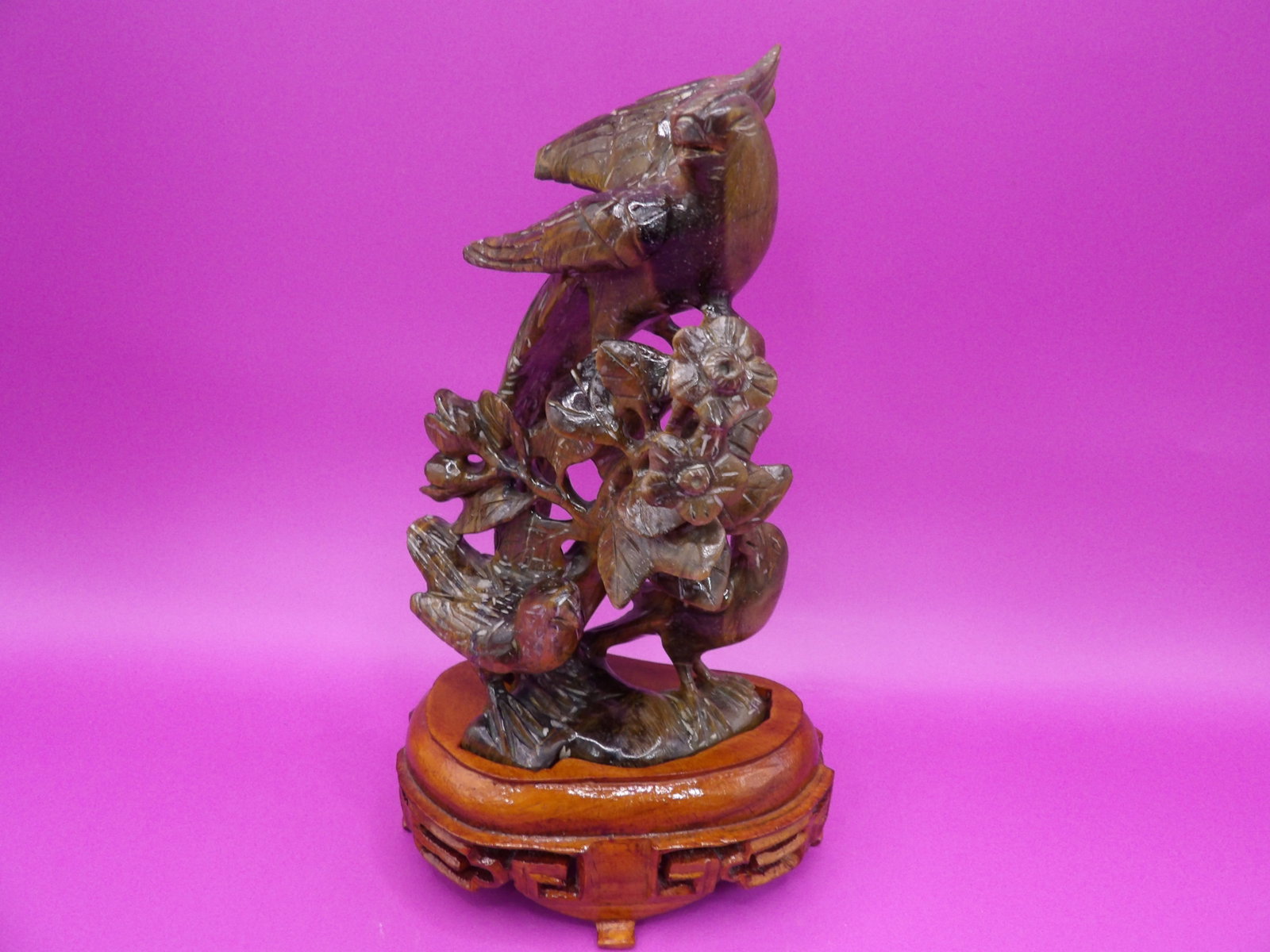 Chinese tiger eye fine carving of 2 birds on tree flowers adhered to wooden base: Approx. 7 inches height including base. We will inhouse ship items to you very affordable and efficient. Select self-arrange shipping.