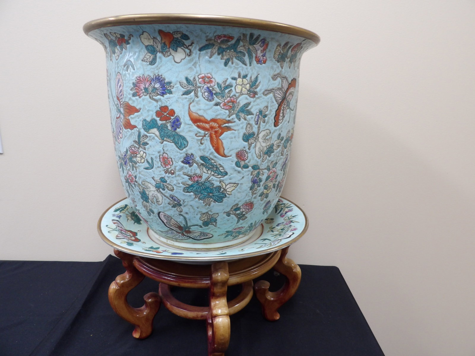 Chinese antique large butterfly planter with matching plate and wooden stand Qing Tongzhi mark: Planter is 13 inches height. Plate is 14.7 inches diameter. Wooden base is 8 inches height. We will inhouse ship items to you very affordable and efficient. Select self-arrange shipping.