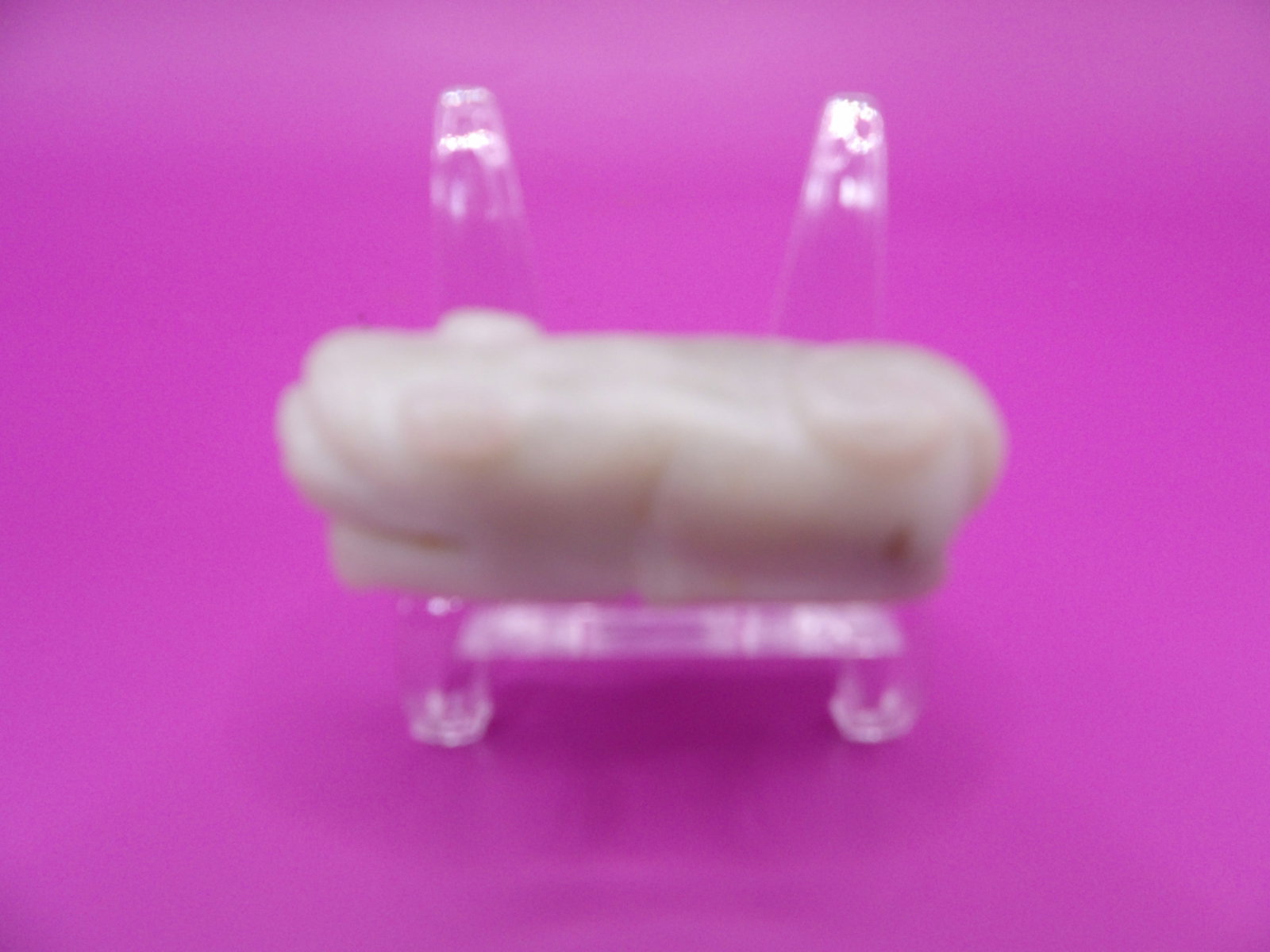 Chinese jade beast carving: 2 inches length. 34 grams. We will inhouse ship items to you very affordable and efficient. Select self-arrange shipping.
