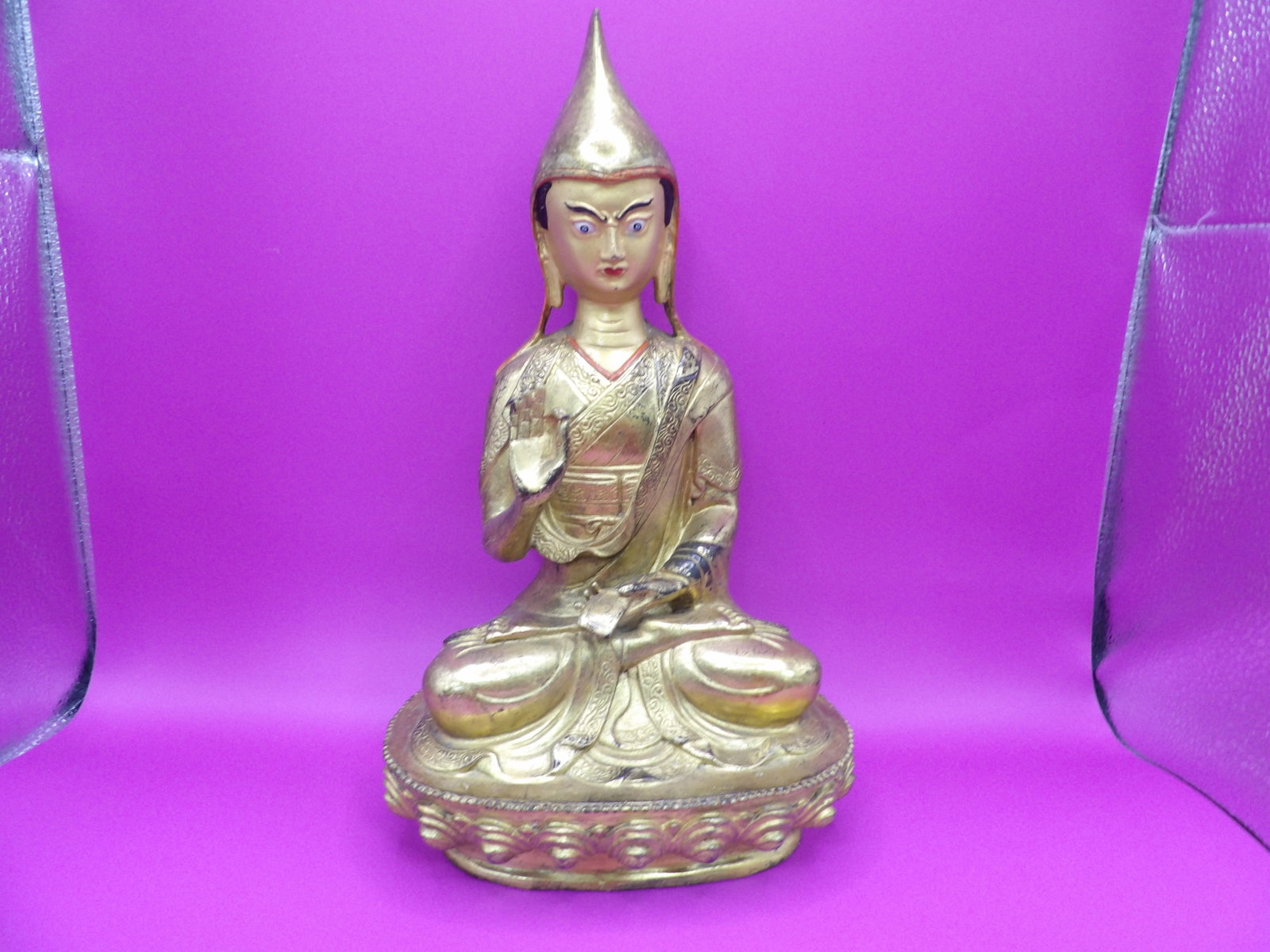 Chinese Tibetan gold gilt Buddha statue fine details: Over 12 inches height. We will inhouse ship items to you very affordable and efficient. Select self-arrange shipping.