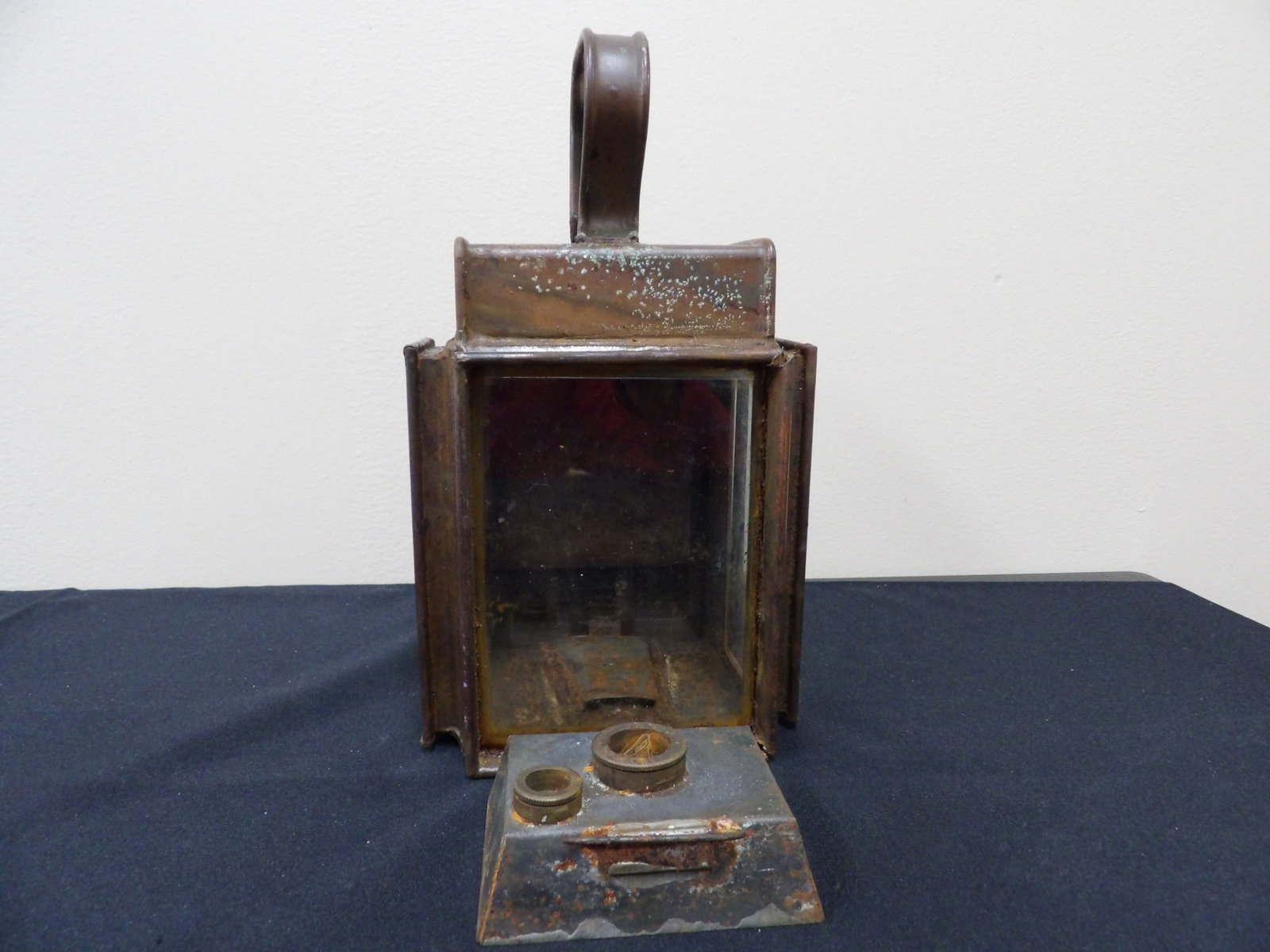 Antique oil driving lamp with handle: 9 inches height. We will inhouse ship items to you very affordable and efficient. Select self-arrange shipping.