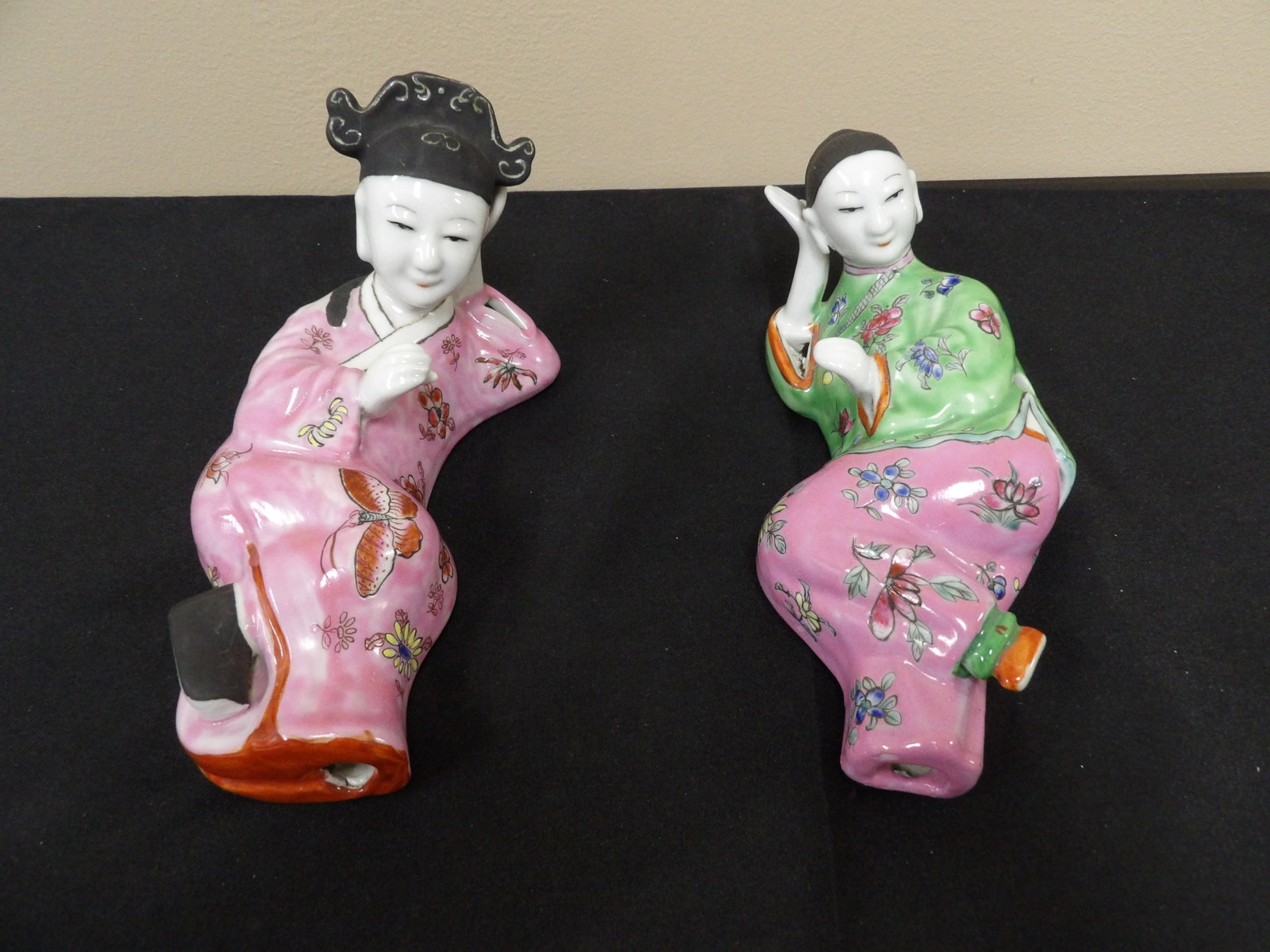 Lot of 2 Chinese porcelain reclining figurines wall hanging: The longer one is approx. 7.5 inches length. Cut out holes for hanging. We will inhouse ship items to you very affordable and efficient. Select self-arrange shipping.