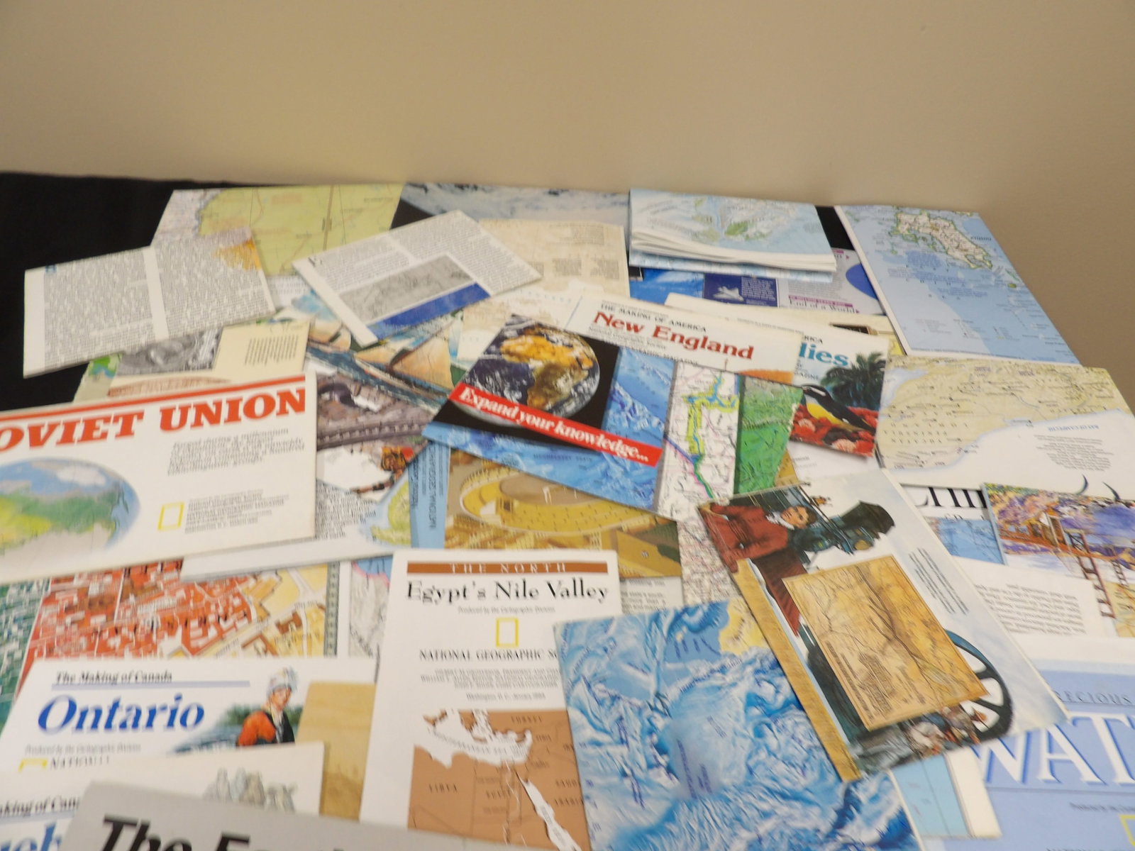 Rare lot of over 40 maps from National Geographic magazines from 70s to early 2000s: Large lot of over 40 maps in good condition from National Geographic magazines from 70s to early 2000s. We will inhouse ship items to you very affordable and efficient. Select self-arrange shipping.