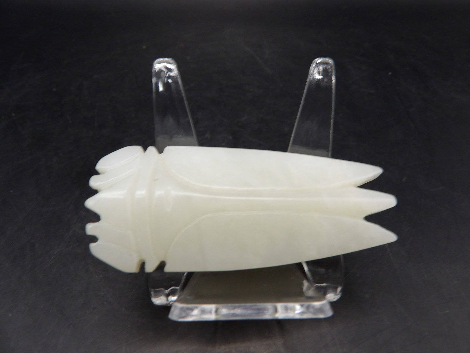 Chinese jade cicada carving: 2.5 inches length. 31 grams. We will inhouse ship items to you very affordable and efficient. Select self-arrange shipping.