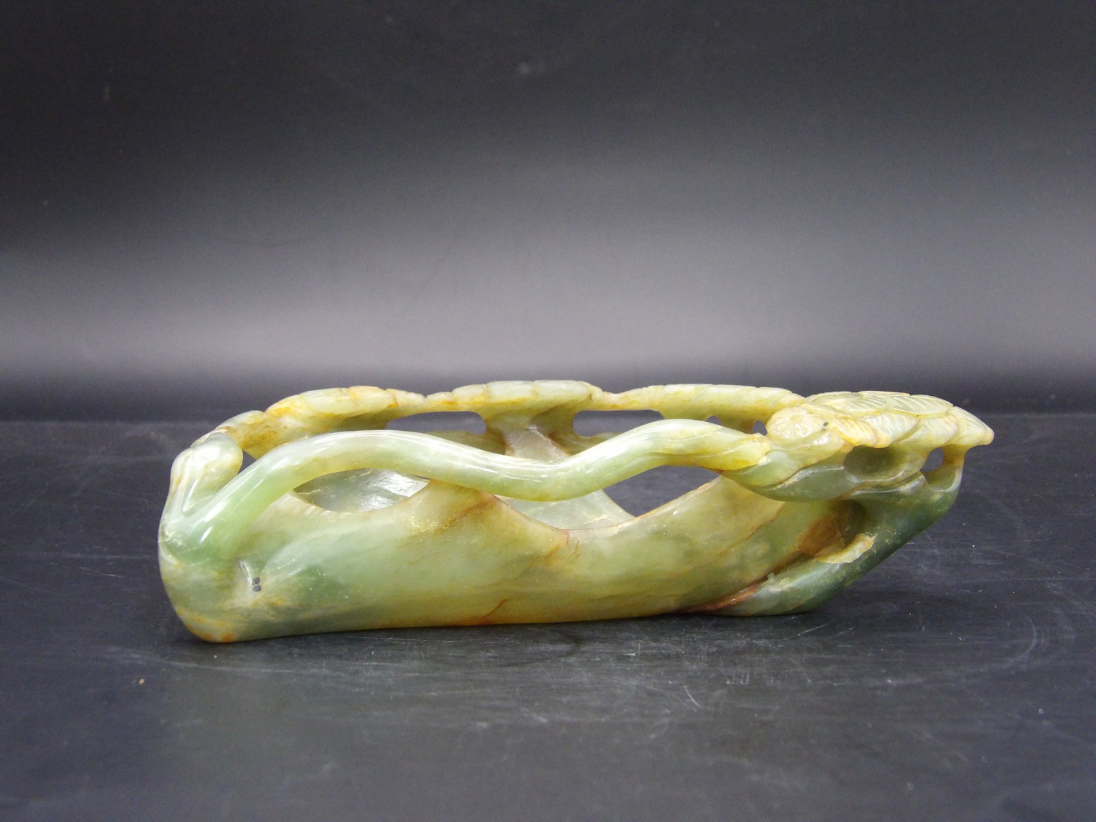Chinese nephrite jade brush washer: 5.25 x 3 x 1.25 inches. 219 grams. We will inhouse ship items to you very affordable and efficient. Select self-arrange shipping.