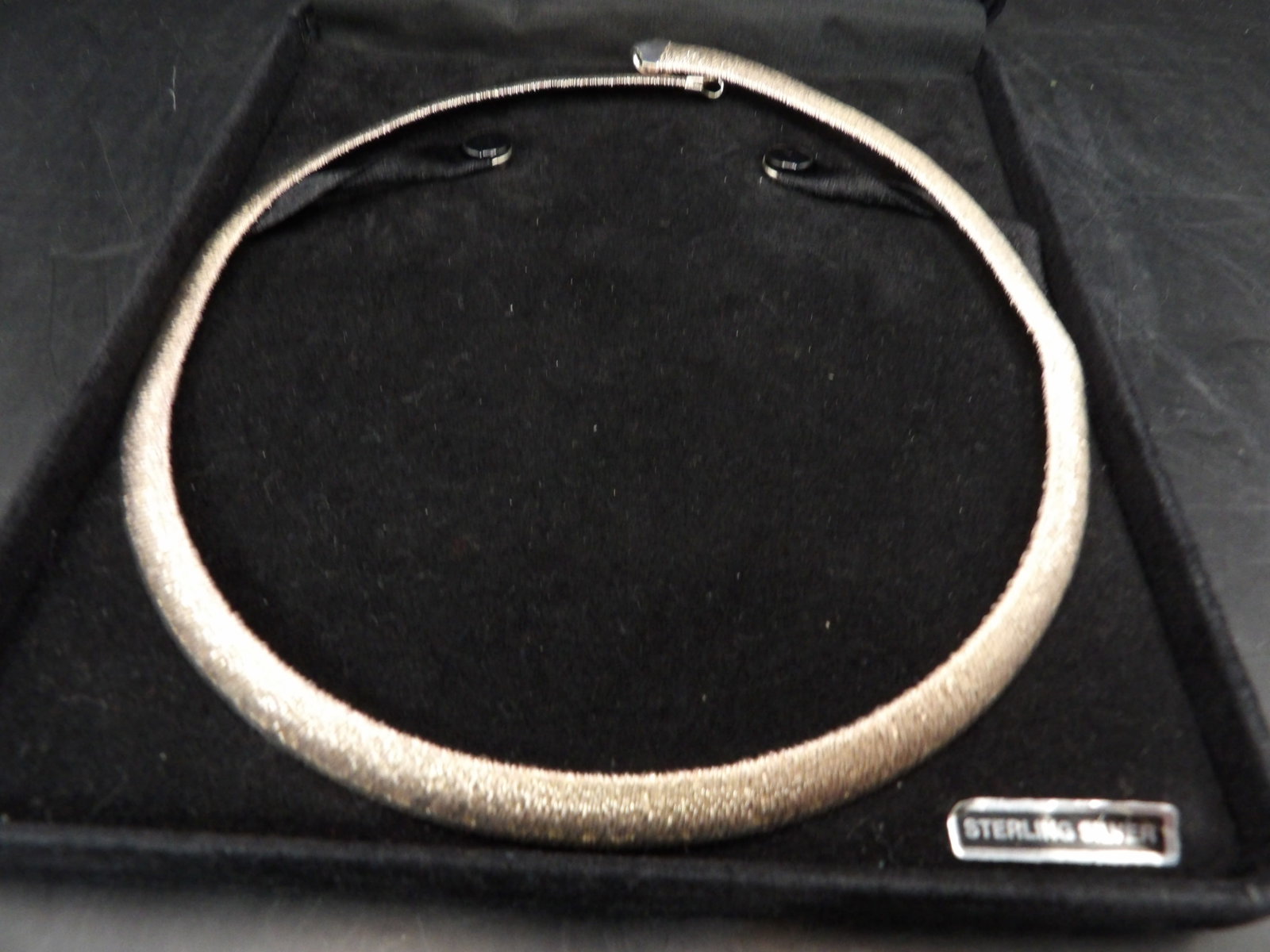 Italian14k rose gold overlay Milor sterling silver wire looking bold omega necklace: Marked 925 Italy Milor. 22 grams. 18 inches. We will inhouse ship items to you very affordable and efficient. Select self-arrange shipping.