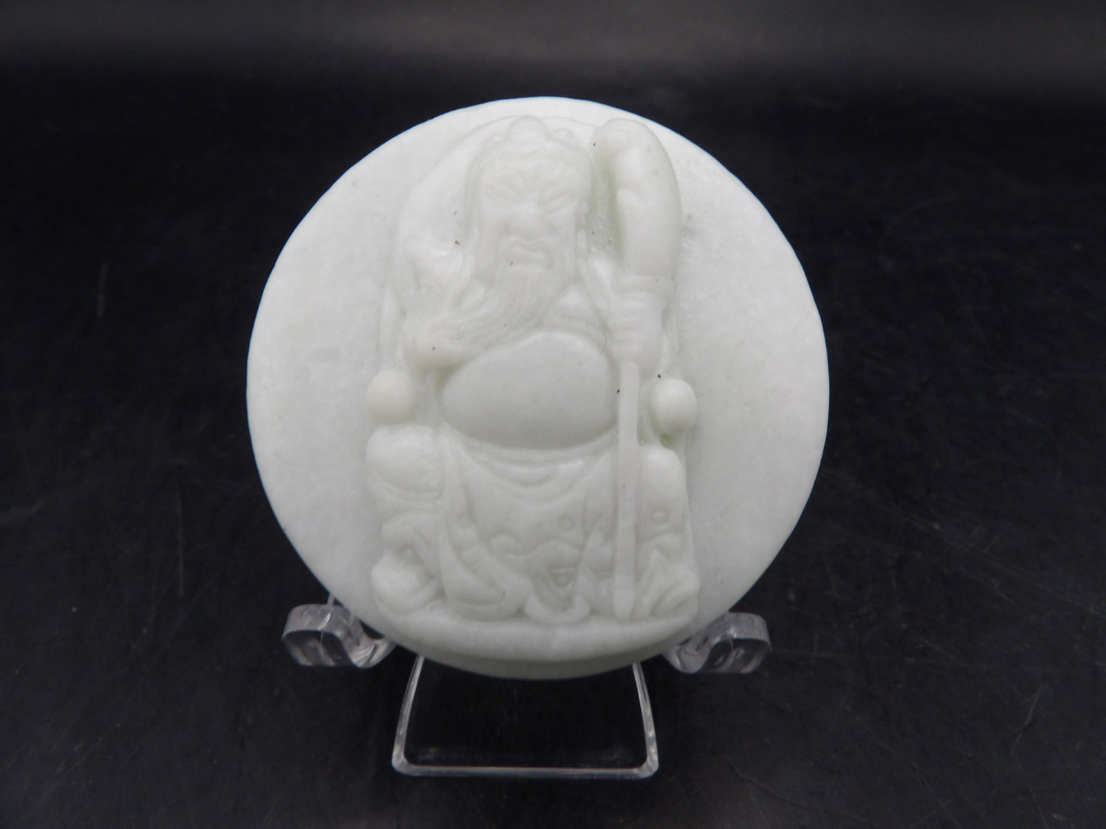 Chinese jade carved belt hook with raised Guan Gong motif: 2.1 inches diameter. 57 grams. We will inhouse ship items to you very affordable and efficient. Select self-arrange shipping.