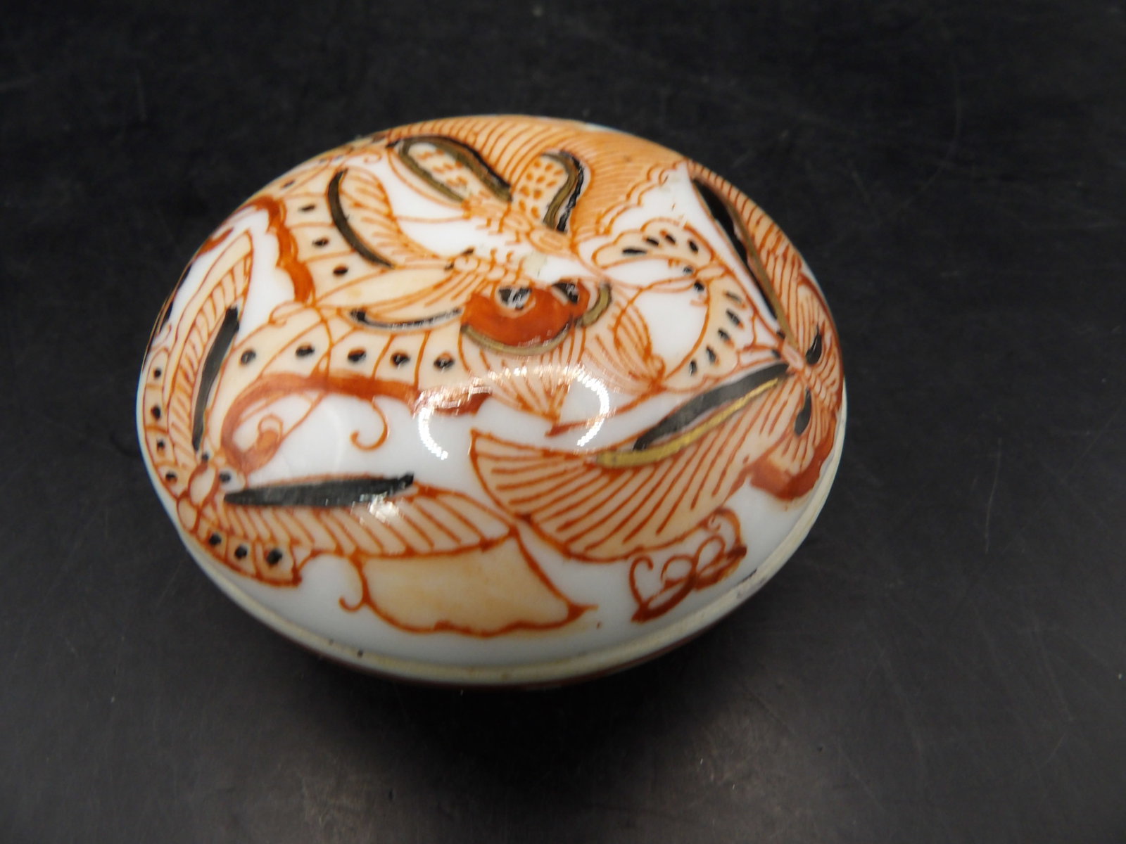 Chinese or Japanese porcelain lidded box with hand painted floral motifs: 2.7 inches length. We will inhouse ship items to you very affordable and efficient. Select self-arrange shipping.