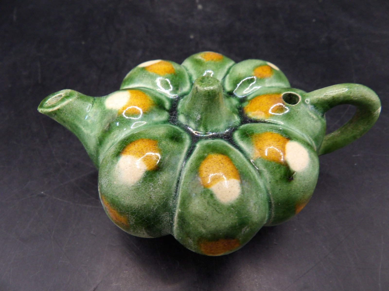 Chinese sancai glazed teapot shaped water dropper: 3.8 inches length. We will inhouse ship items to you very affordable and efficient. Select self-arrange shipping.