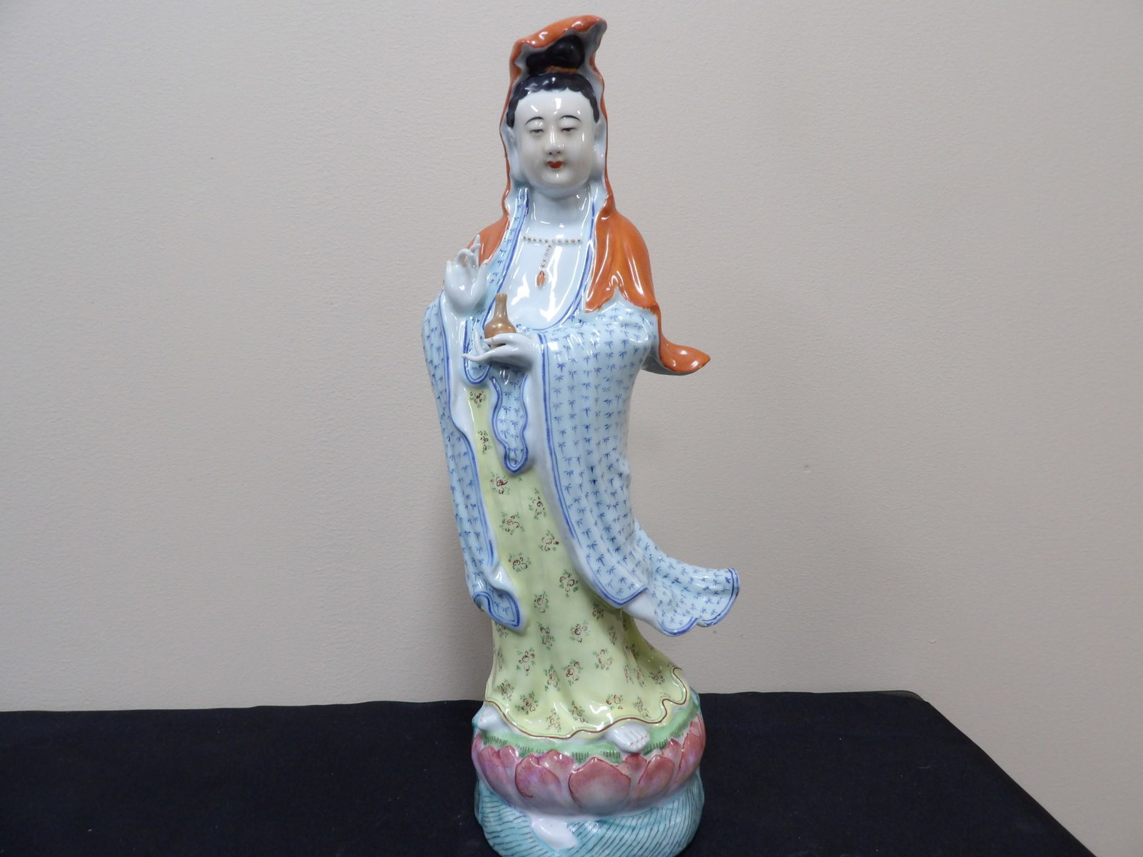 antique Chinese porcelain Kwan Yin statue Republic era famous maker: 16 inches height. We will inhouse ship items to you very affordable and efficient. Select self-arrange shipping.
