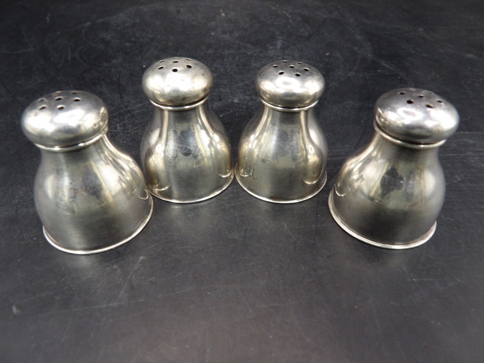 lot of 4 sterling silver salt and pepper shakers all marked Sterling 38 grams: Total weight is 38 grams. 1.4 inches height. We will inhouse ship items to you very affordable and efficient. Select self-arrange shipping.