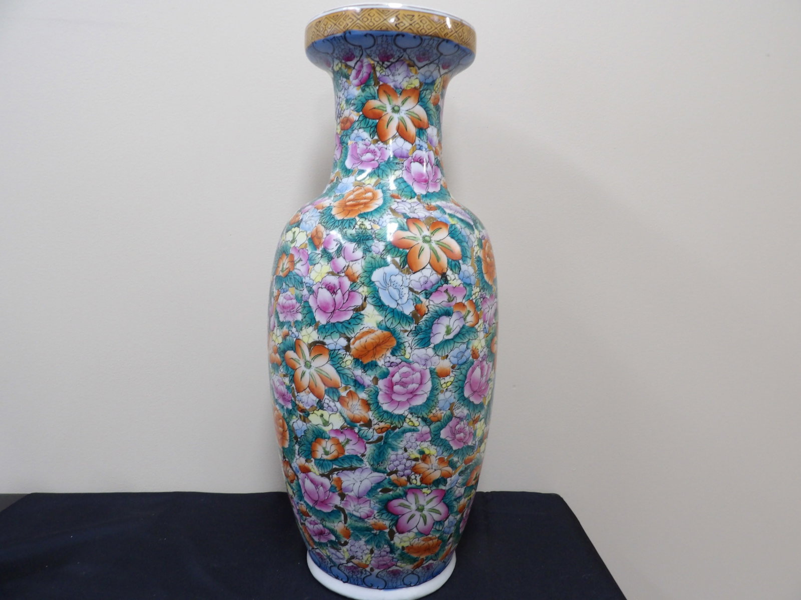 Chinese hand painted "Thousand Flowers" porcelain floor vase with gilt accents: 24 inches height. We will inhouse ship items to you very affordable and efficient. Select self-arrange shipping.
