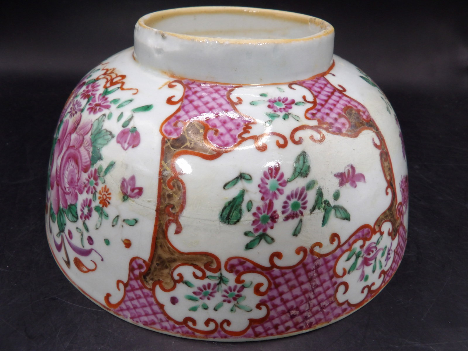 antique Chinese export porcelain famille rose bowl with floral motifs circa 1890s: 7.3 inches bowl opening. We will inhouse ship items to you very affordable and efficient. Select self-arrange shipping.