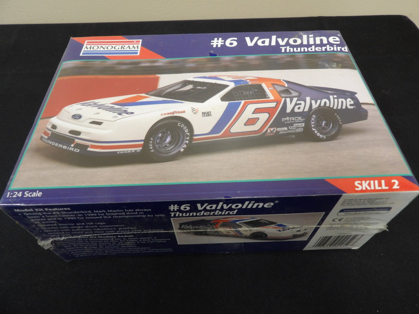 Monogram 1:24 scale #6 Valvoline Thunderbird Nascar model kit: Unopened in original box. Box is 9.2 inches length.
