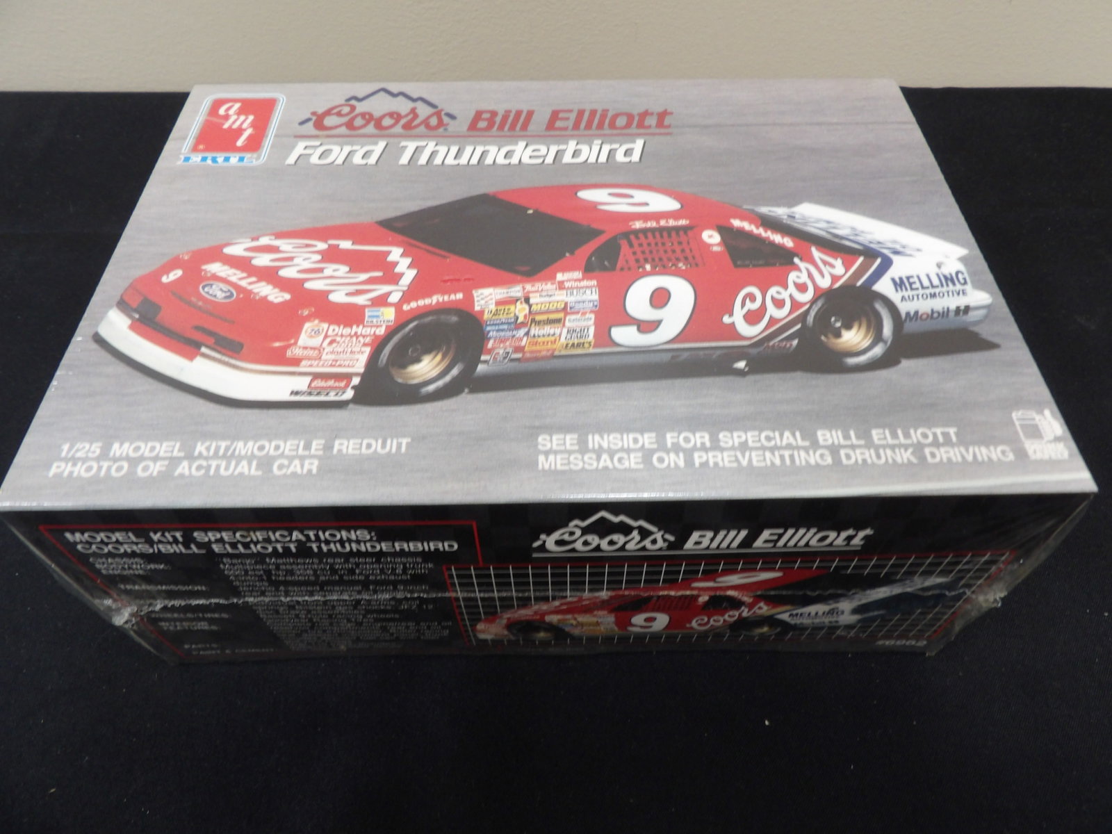AMT Ertl 1/25 scale Coors Bill Elliott red Ford Thunderbird model kit (1 of 5)
