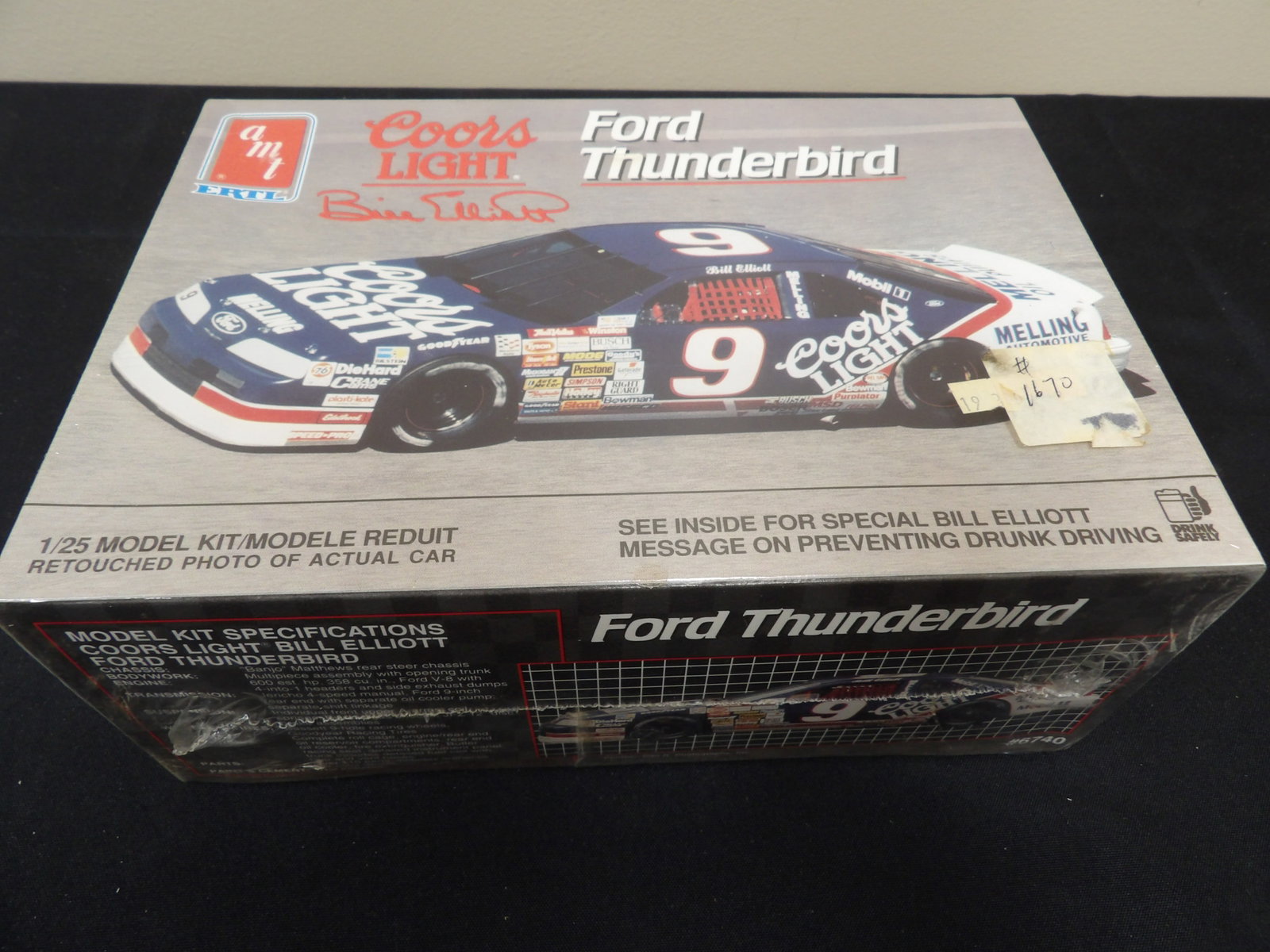 AMT Ertl 1/25 scale Coors Light Bill Elliott blue Ford Thunderbird model kit (1 of 4)