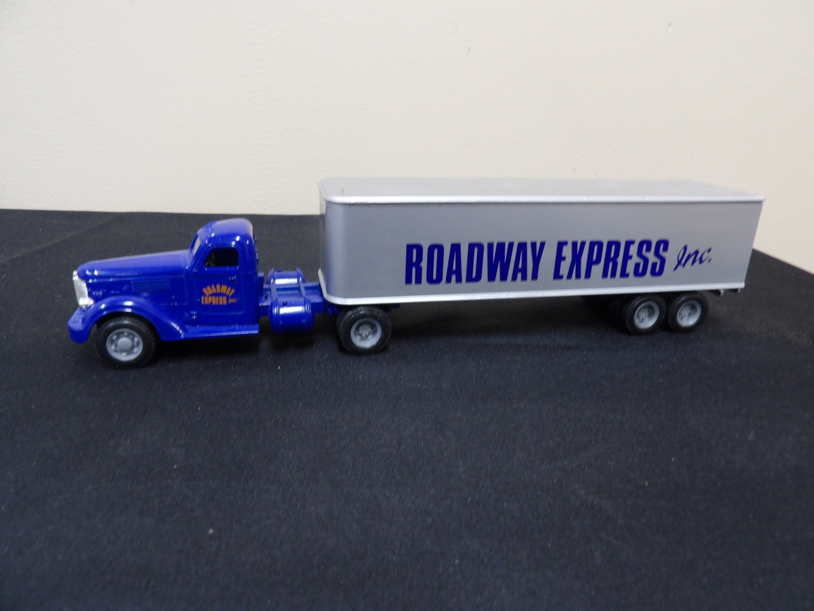 Ertl Roadway Express diecast semi-truck model: 12 inches length.