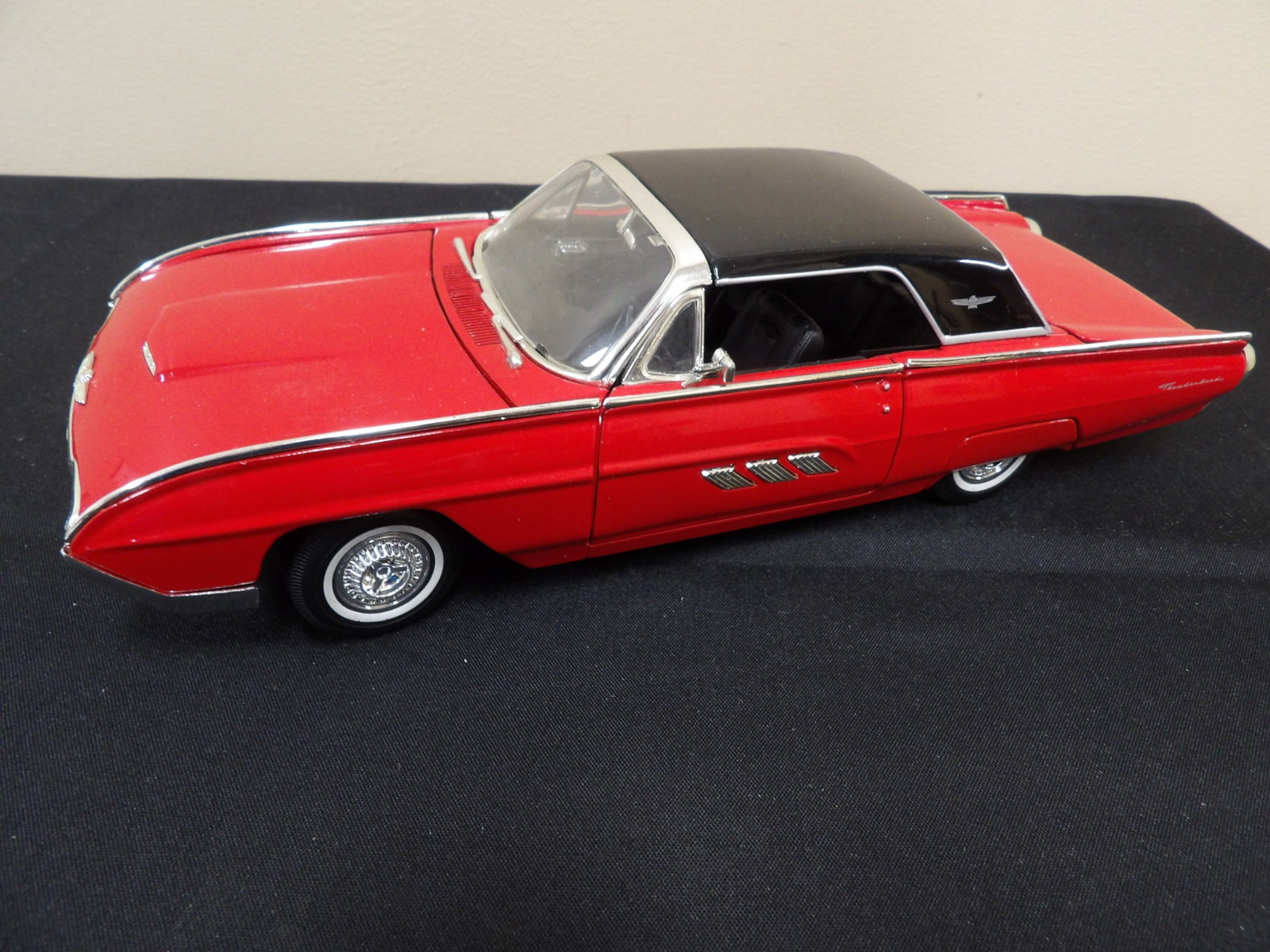 Anson 1:18 diecast model of 1963 Ford Thunderbird: 11 inches length.