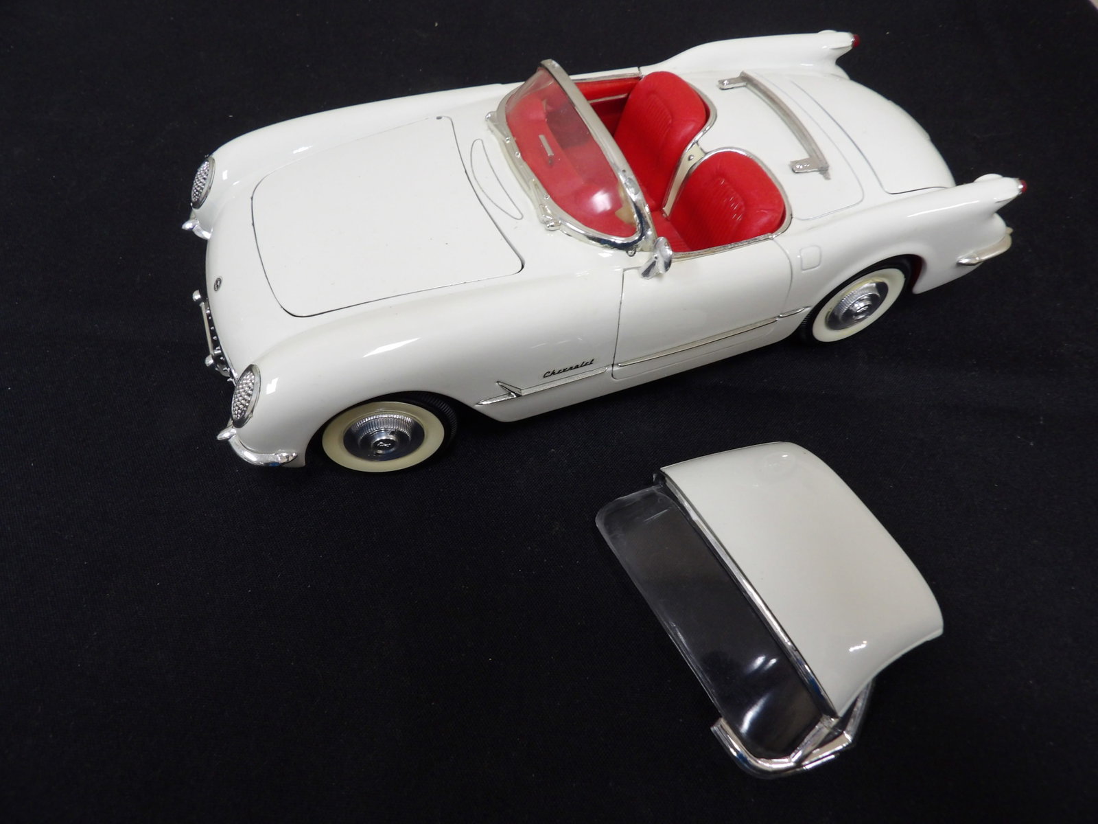 Mira made in Spain 1:18 1954 Chevrolet Corvette Convertible: 9 inches length.