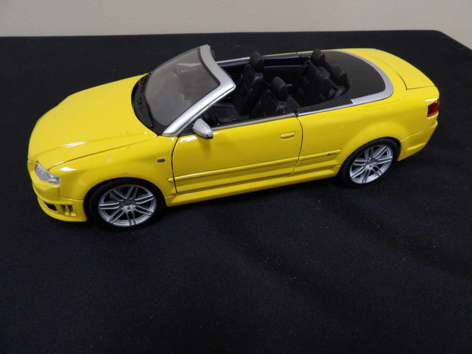 Maisto 1:18 diecast model of Audi convertible: 9.5 inches length.