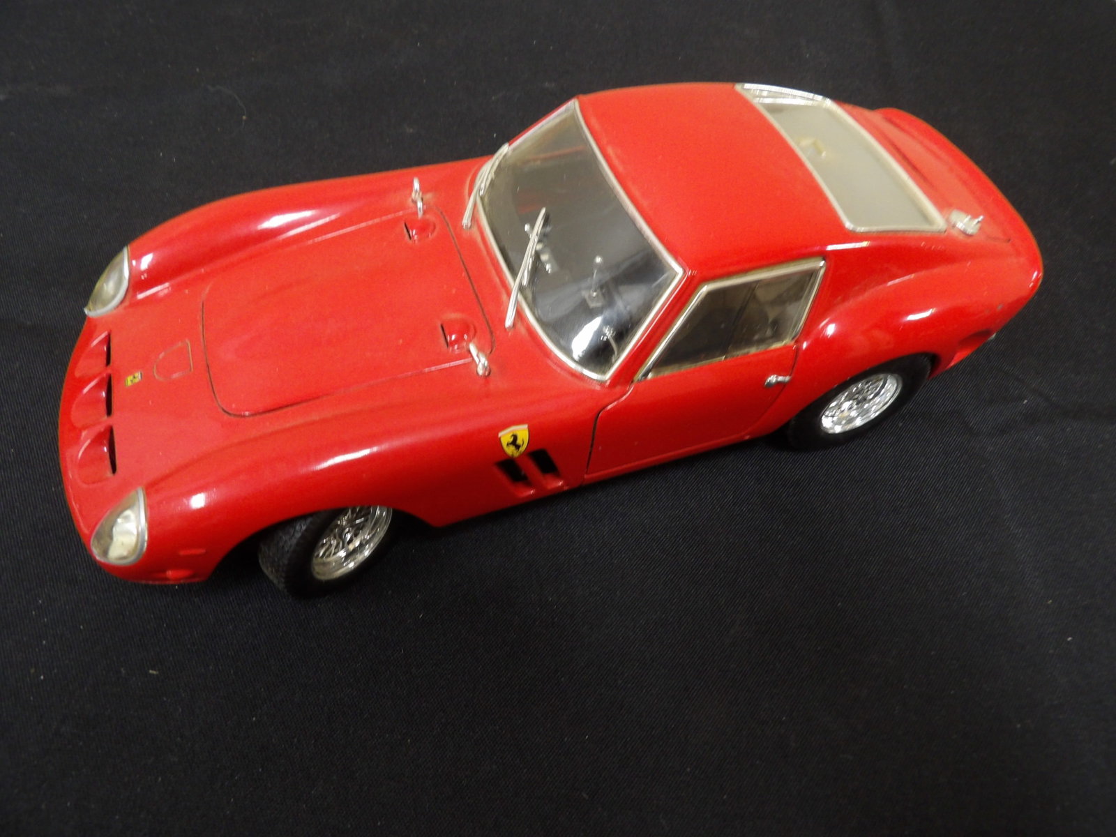 1:18 Mattel diecast model of red Ferrari 250 GTO: 9 inches length. We will inhouse ship items to you very affordable and efficient. Select self-arrange shipping.