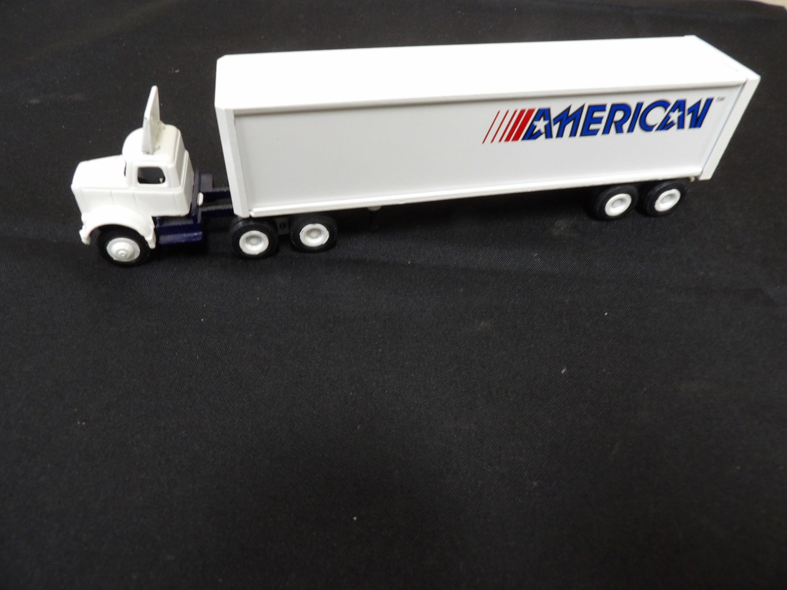 Wincross diecast model of semi-truck and trailer representing American Freight System: 9.2 inches length. We will inhouse ship items to you very affordable and efficient. Select self-arrange shipping.