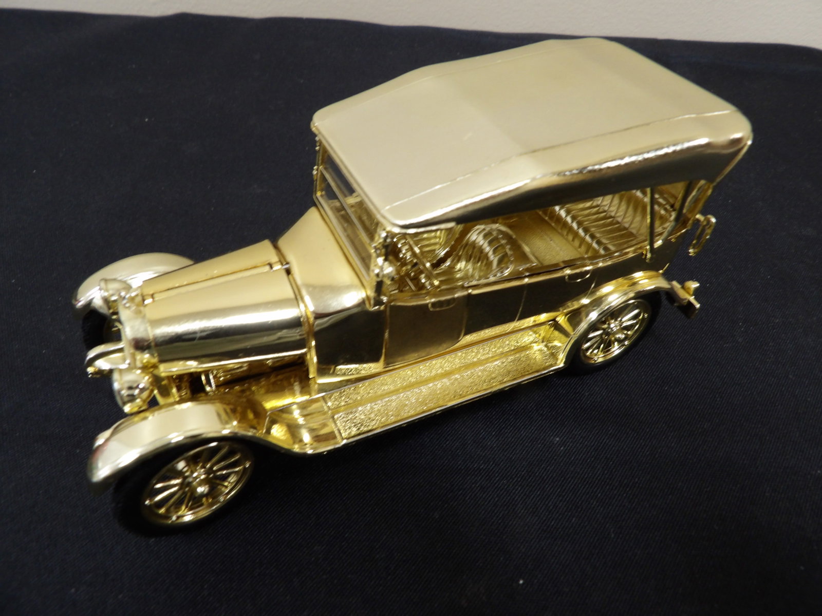 Signature gold plated diecast replica of a 1917 touring car: 5.4 inches length. We will inhouse ship items to you very affordable and efficient. Select self-arrange shipping.
