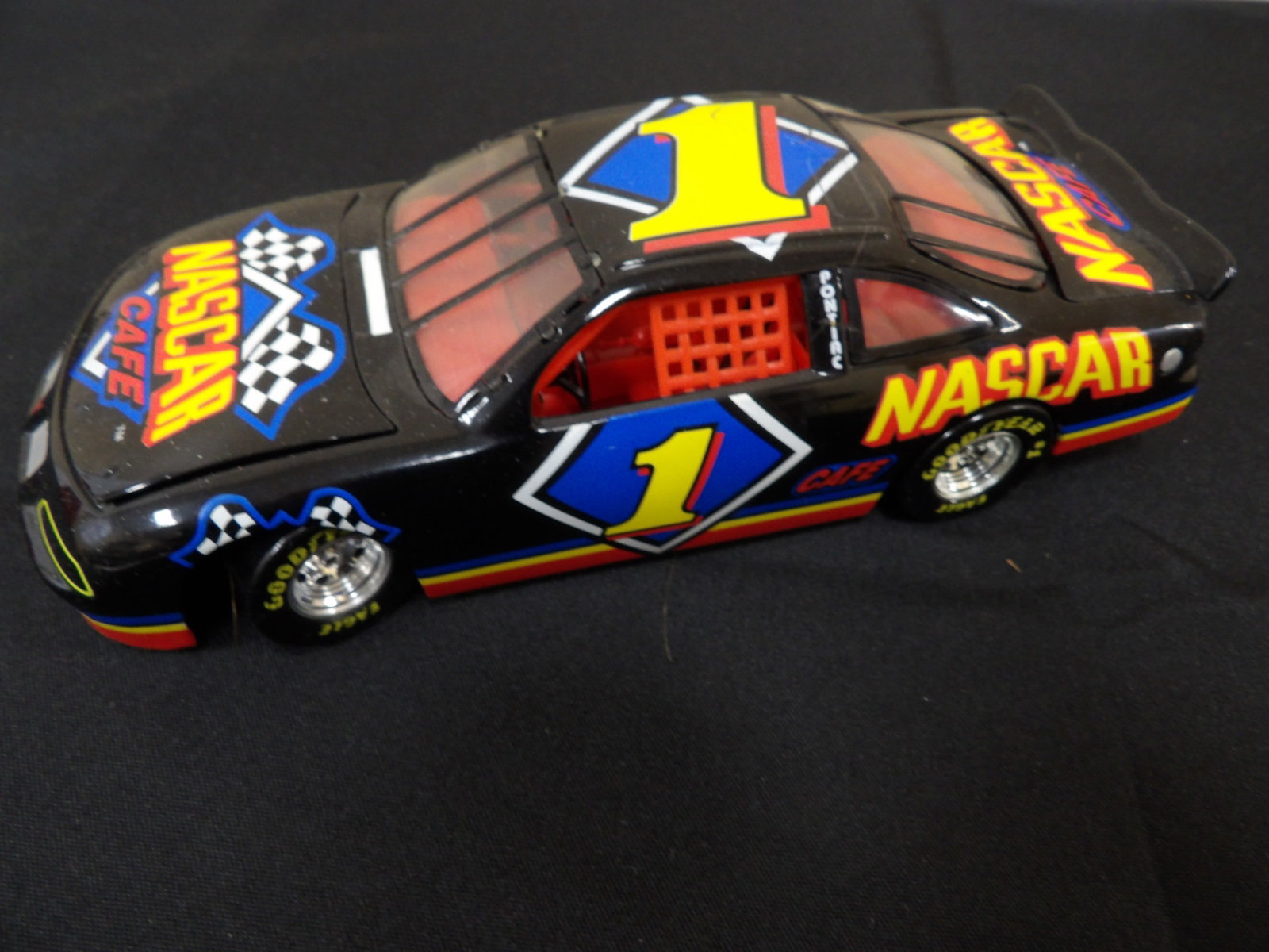 1:24 Nascar Cafe Pontiac Grand Prix: 8 inches length. We will inhouse ship items to you very affordable and efficient. Select self-arrange shipping.