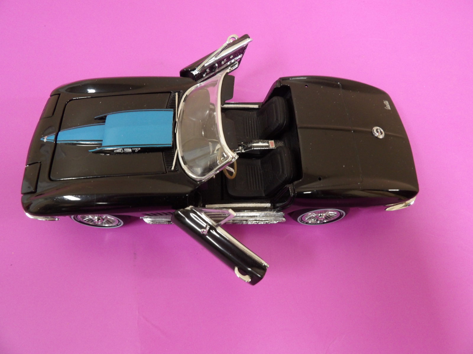 Franklin Mint Precision Models 1967 Corvette Sting Ray: 7.2 inches length.