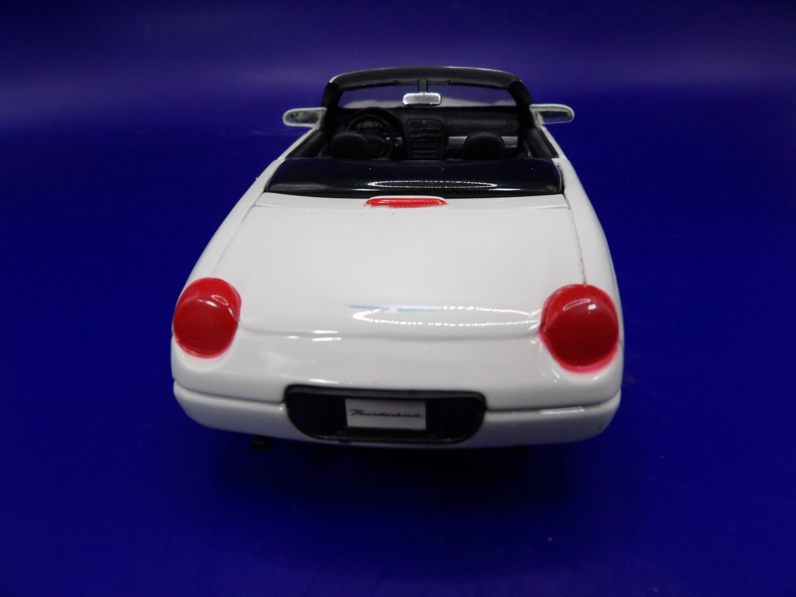 Maisto 1:25 Thunderbird - 5