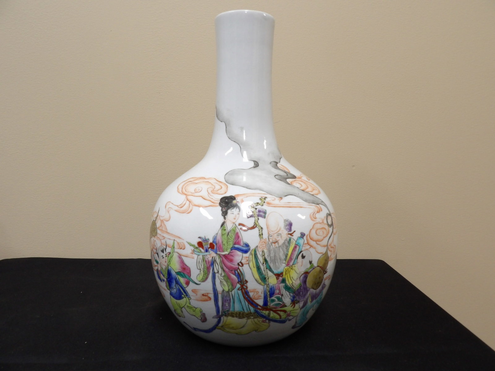 Chinese famille rose porcelain vase with figural decoration: 13.5 inches height. We will inhouse ship items to you very affordable and efficient. Select self-arrange shipping.