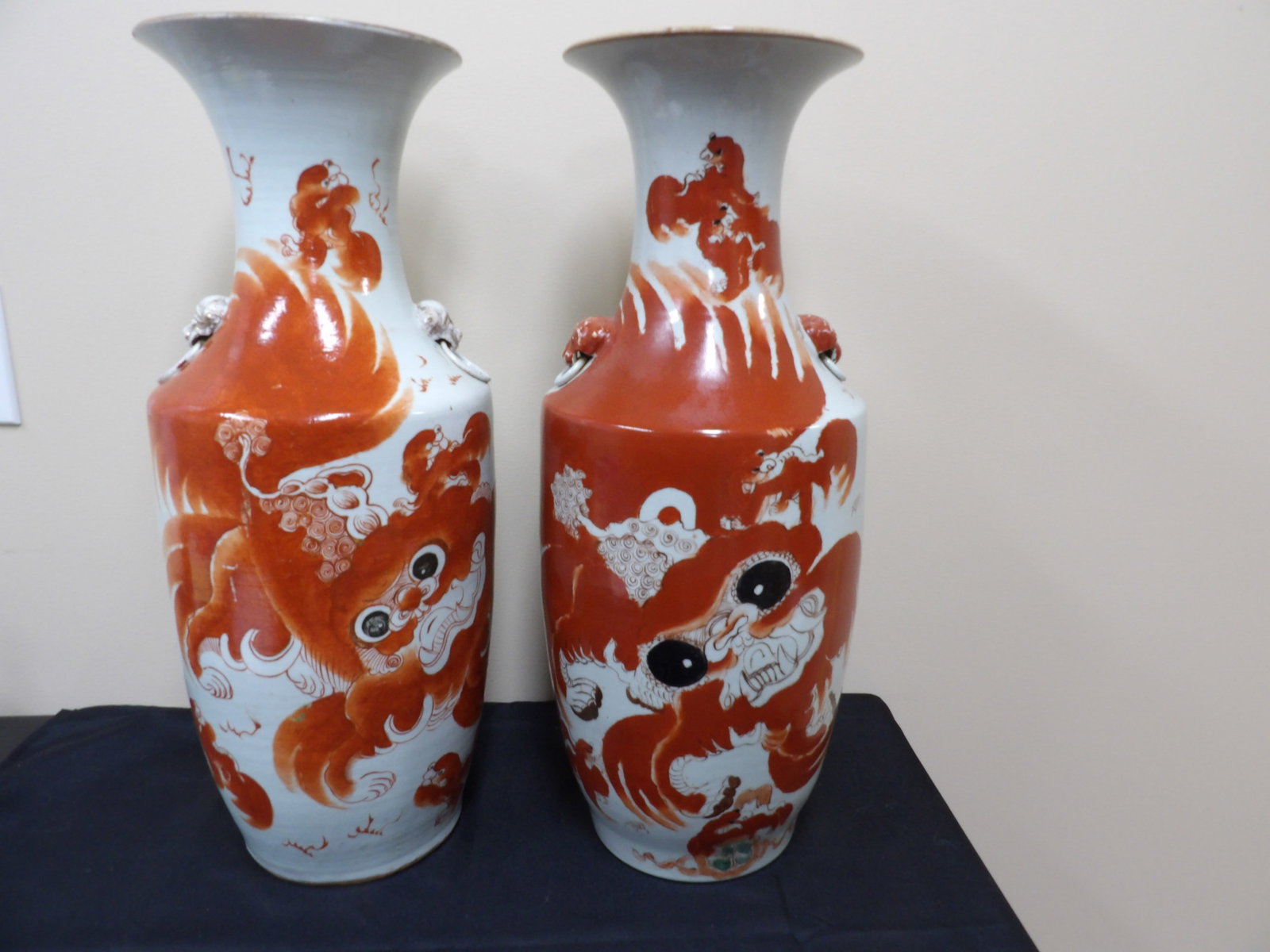 rare lot of 2 antique Chinese red foo dog porcelain floor vases with COA dated 1976 Qing dynasty (1 of 20)