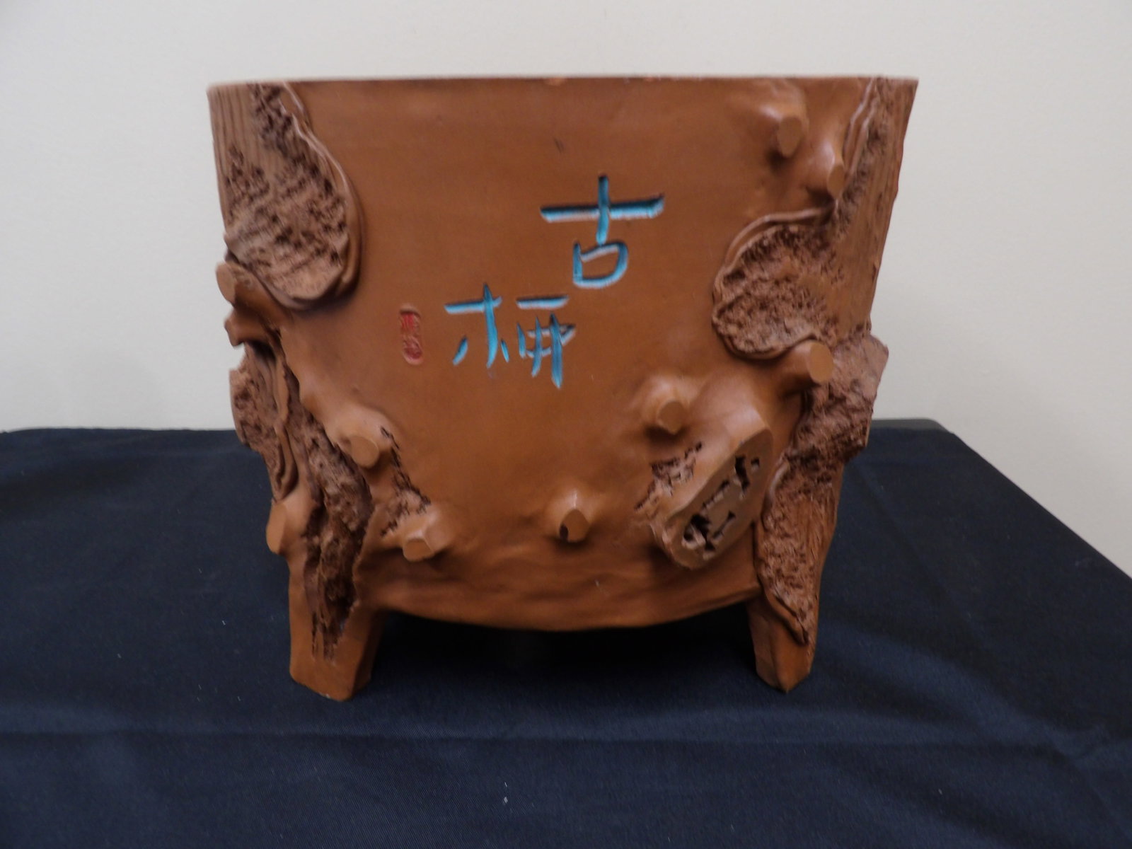 large Chinese yixing pottery planter Bonsai pot with maker's mark: Size is 11.2 x 11 x 9.5 inches. Most of the planter was made to look like tree stump. We will inhouse ship items to you very affordable and efficient. Select self-arrange shipping.